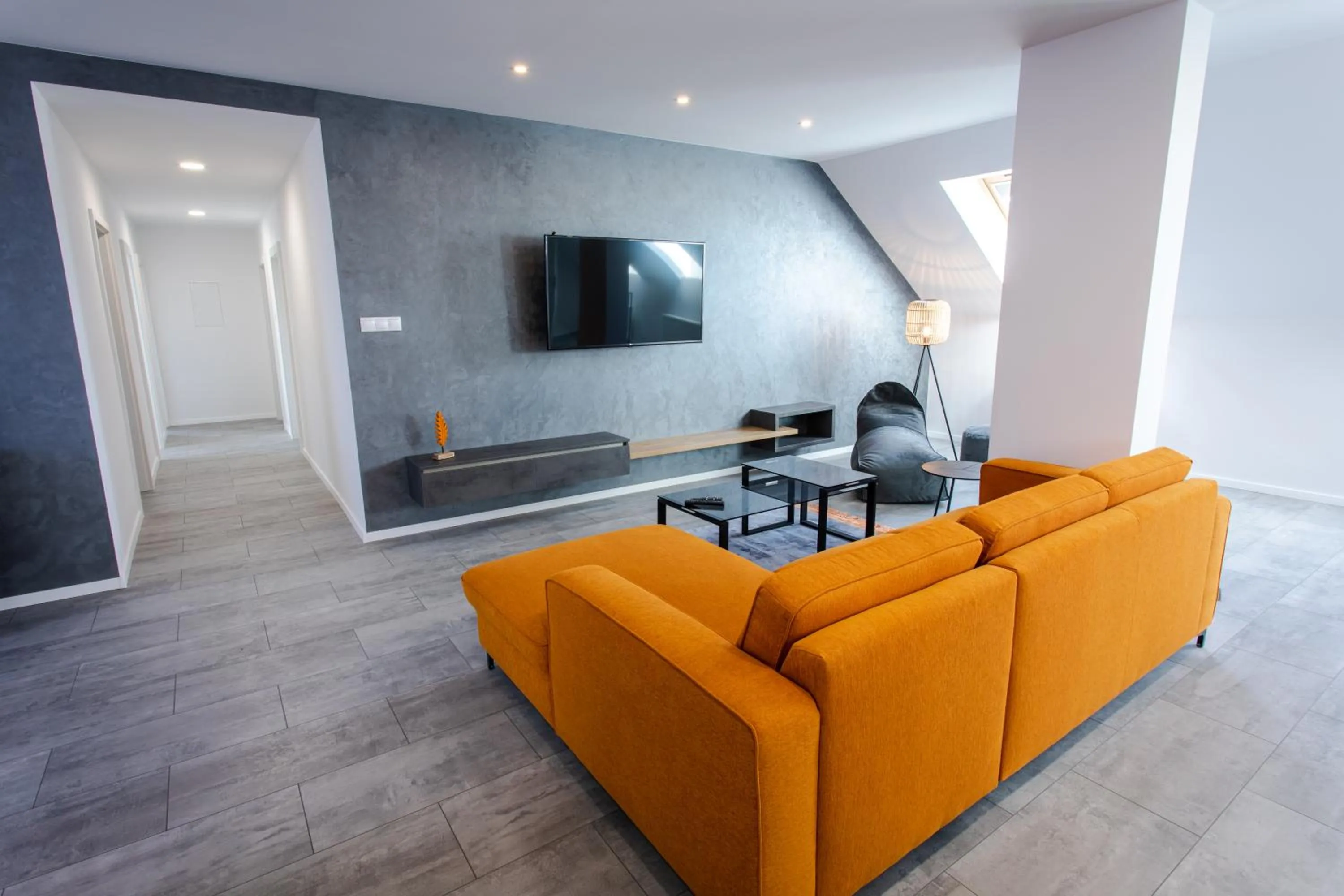Communal lounge/ TV room in Hotel Novy Kastiel - Self check-in
