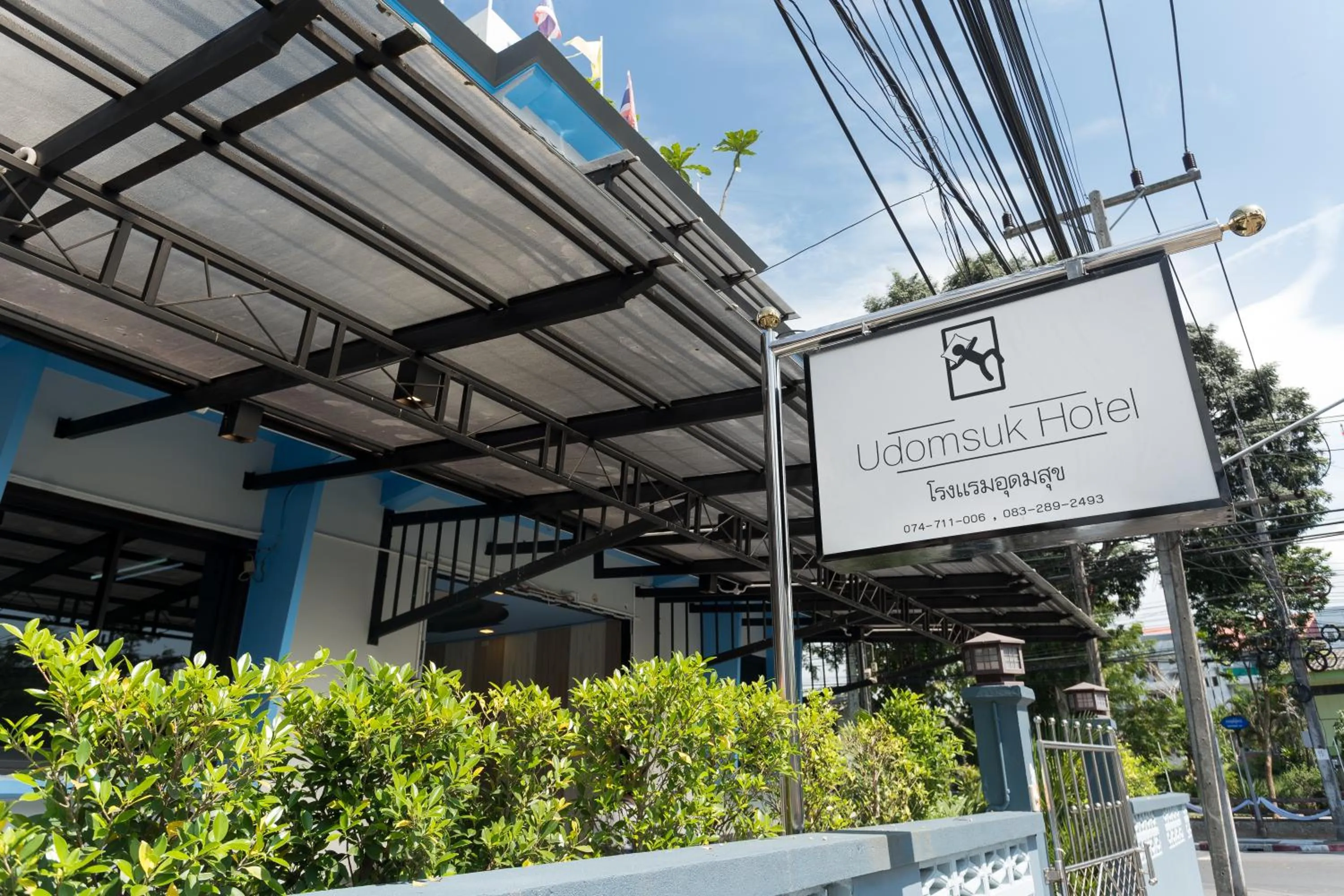 Facade/entrance in Udomsuk Hotel