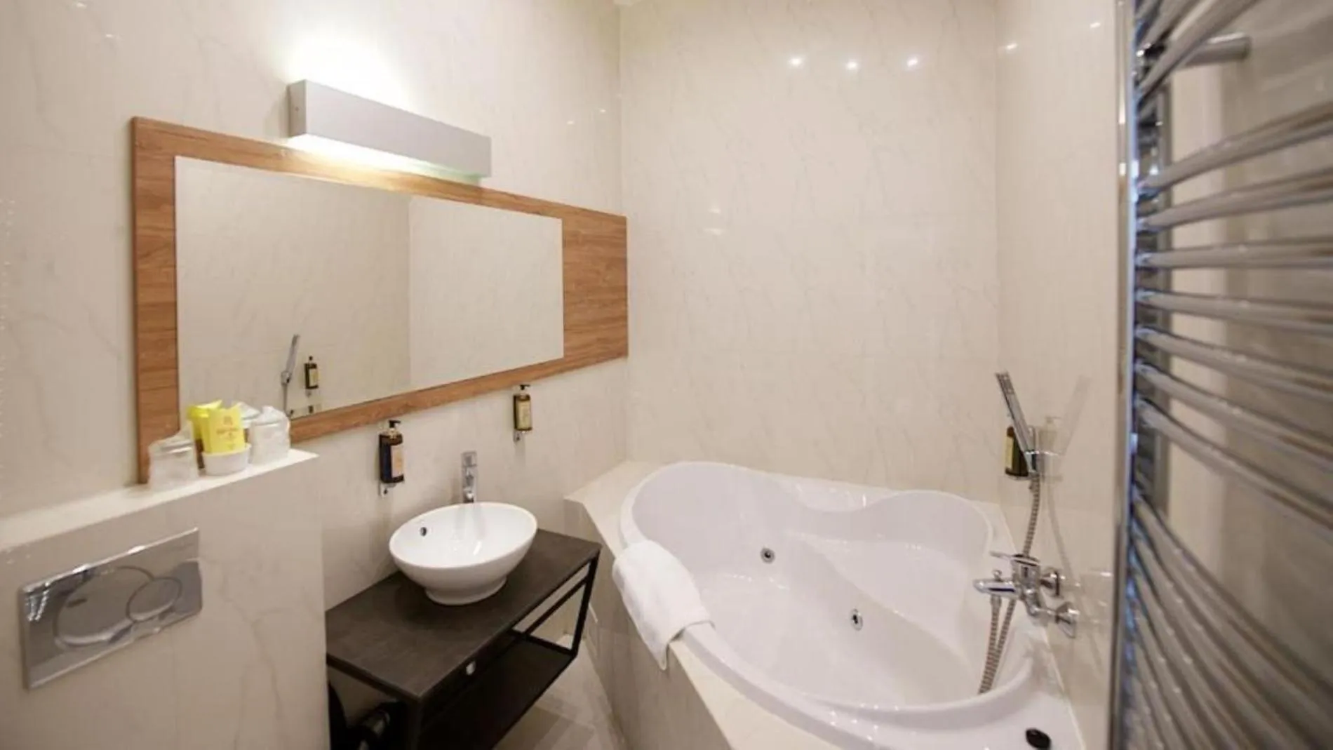 Toilet in Grand Hotel Trenčin