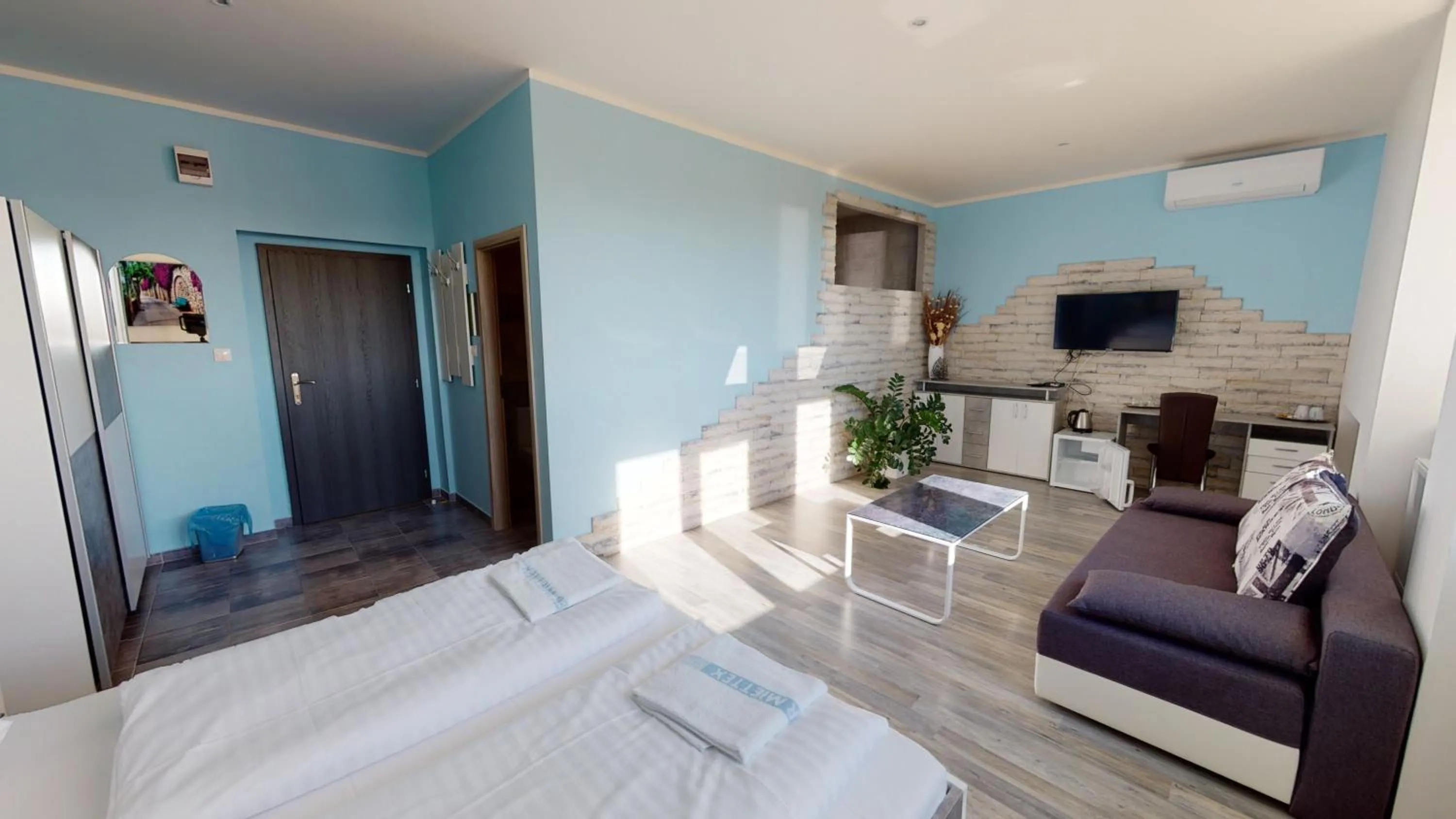 Living room, Bed in Hotel Hubert Nové Zámky