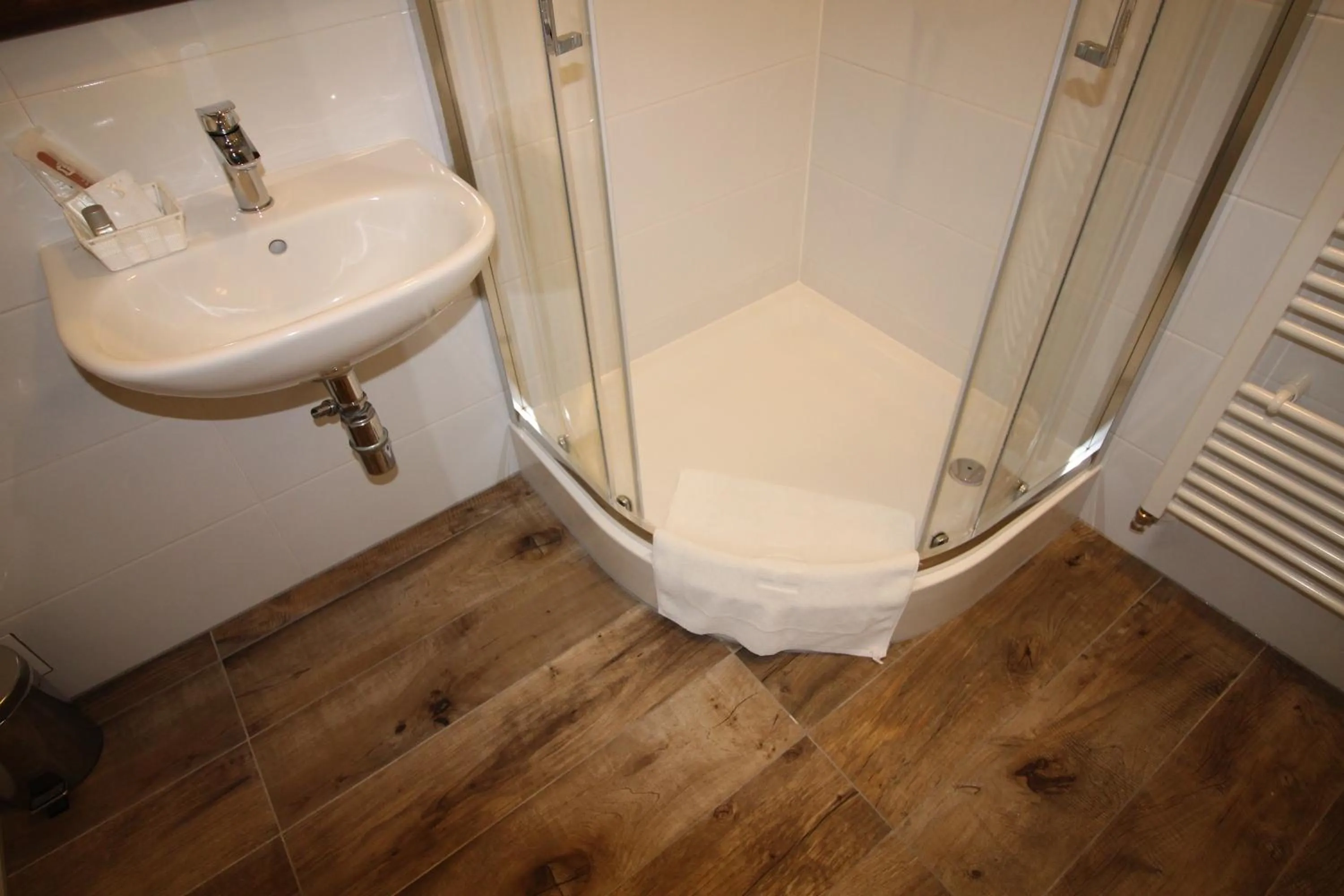 Shower in Penzión Wellness & Restaurant Zoborská, free parking