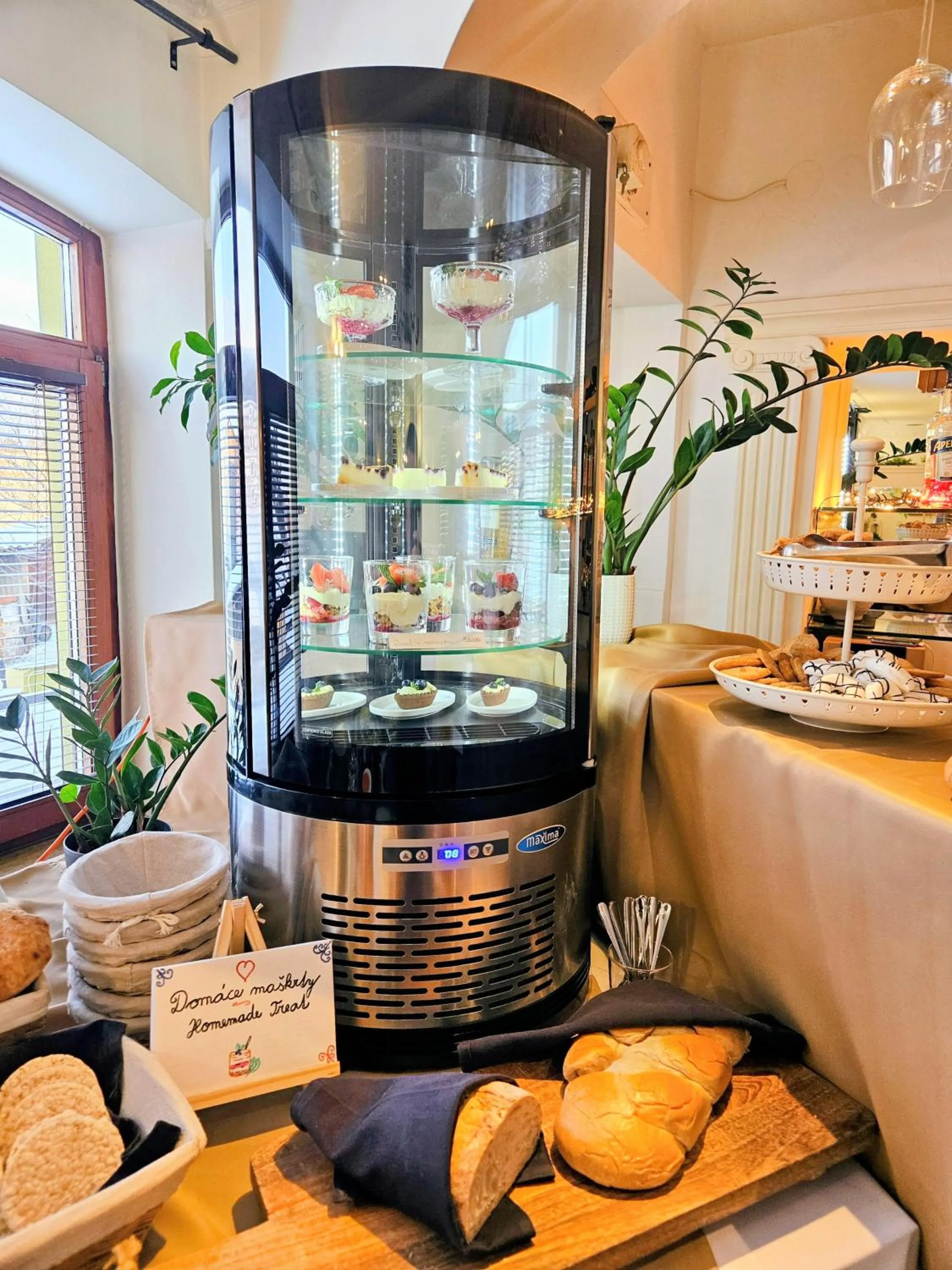 Restaurant/places to eat in Penzión Wellness & Restaurant Zoborská, free parking