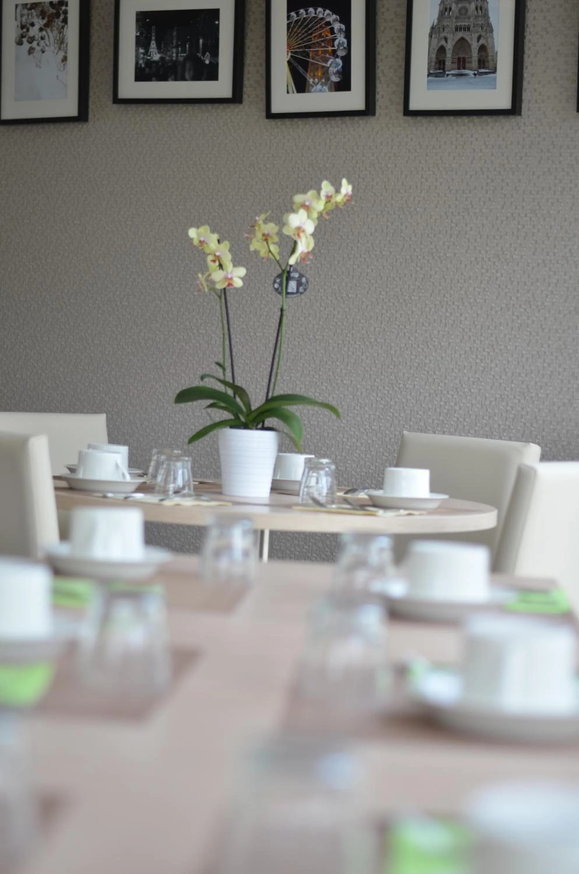 Restaurant/places to eat in Logis Hôtel - La Chambre d'Amiens