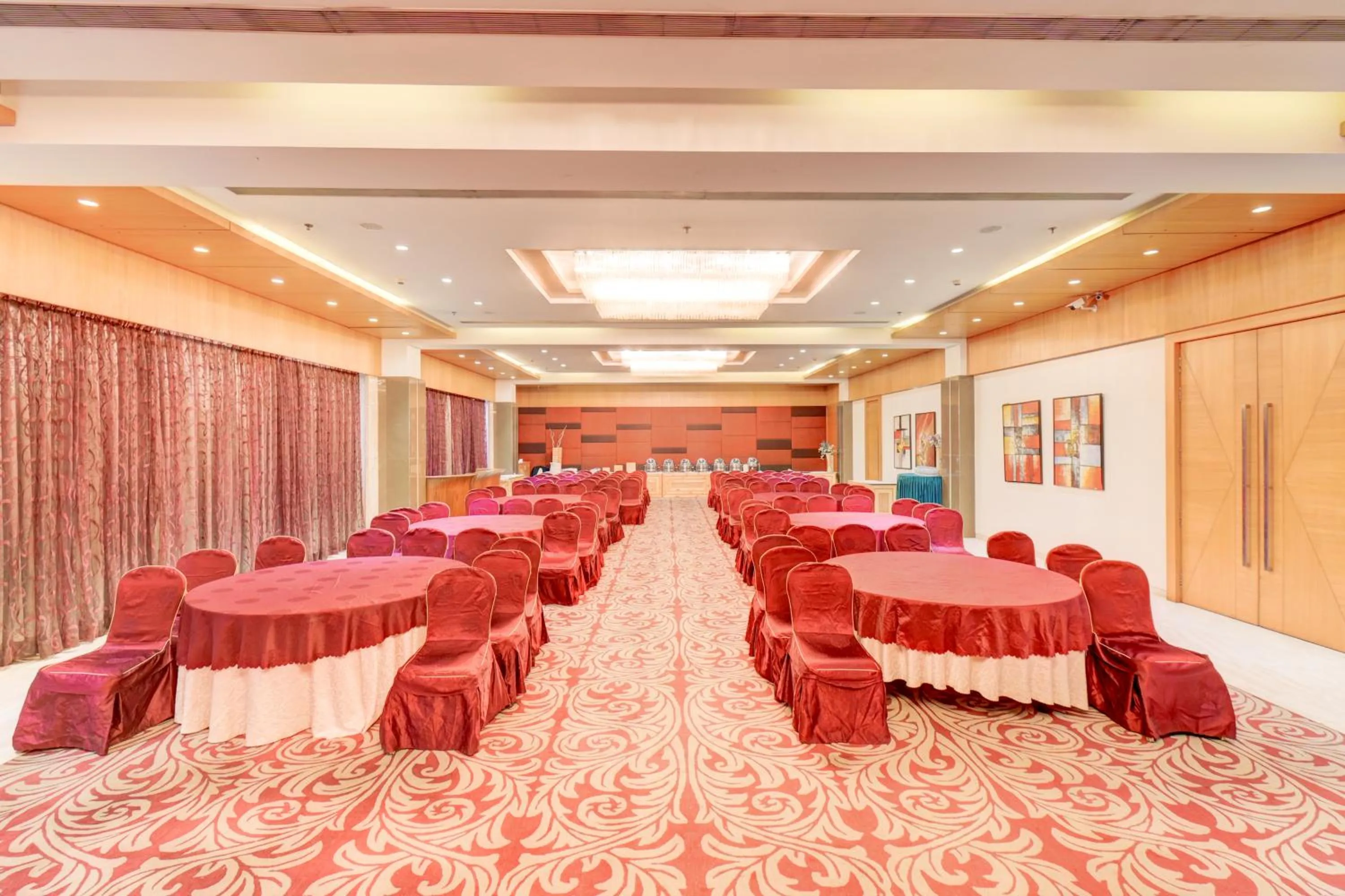 wedding in The SSK Solitaire Hotel & Banquets
