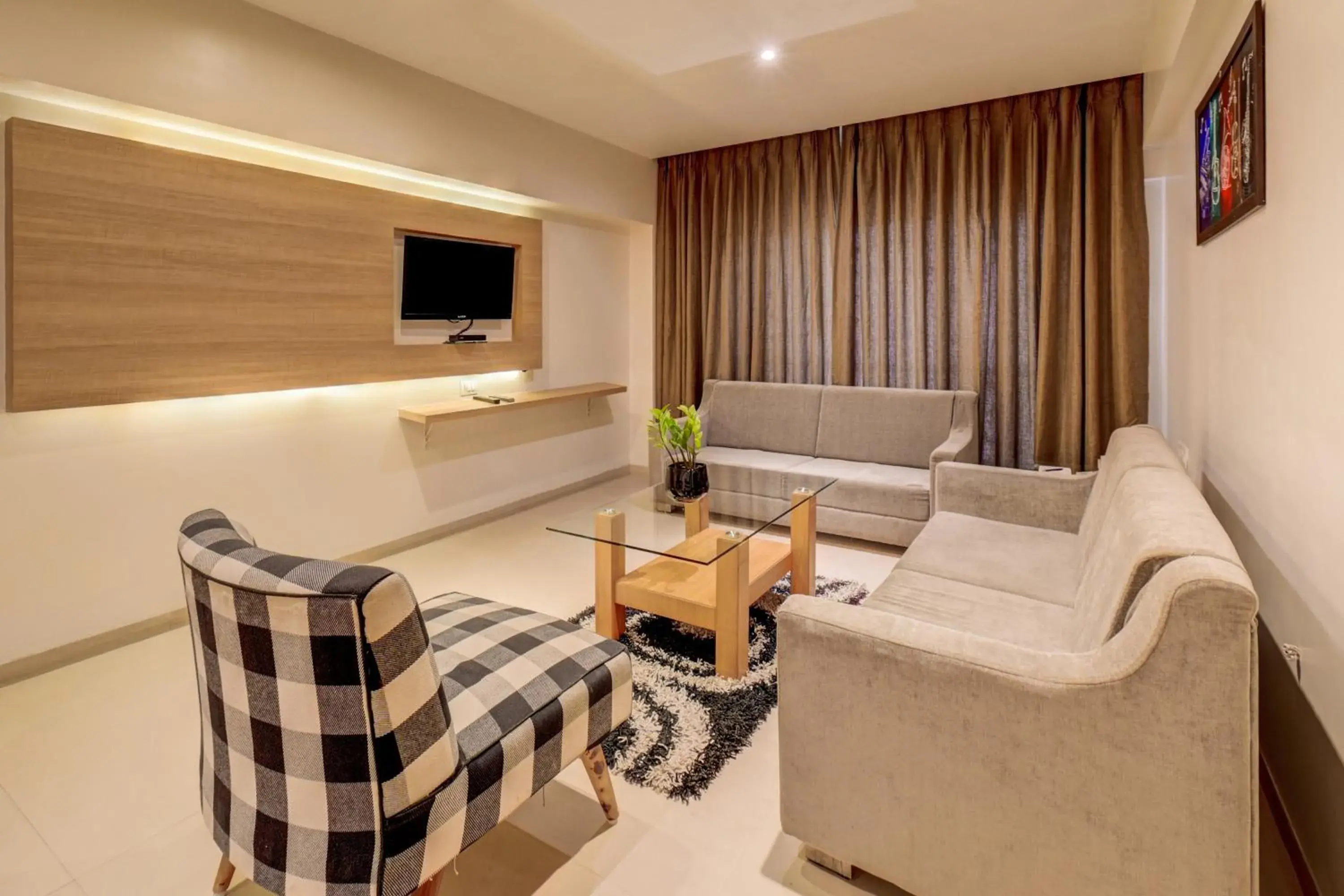 Suite in The SSK Solitaire Hotel & Banquets Suite in The SSK Solitaire Hotel & Banquets