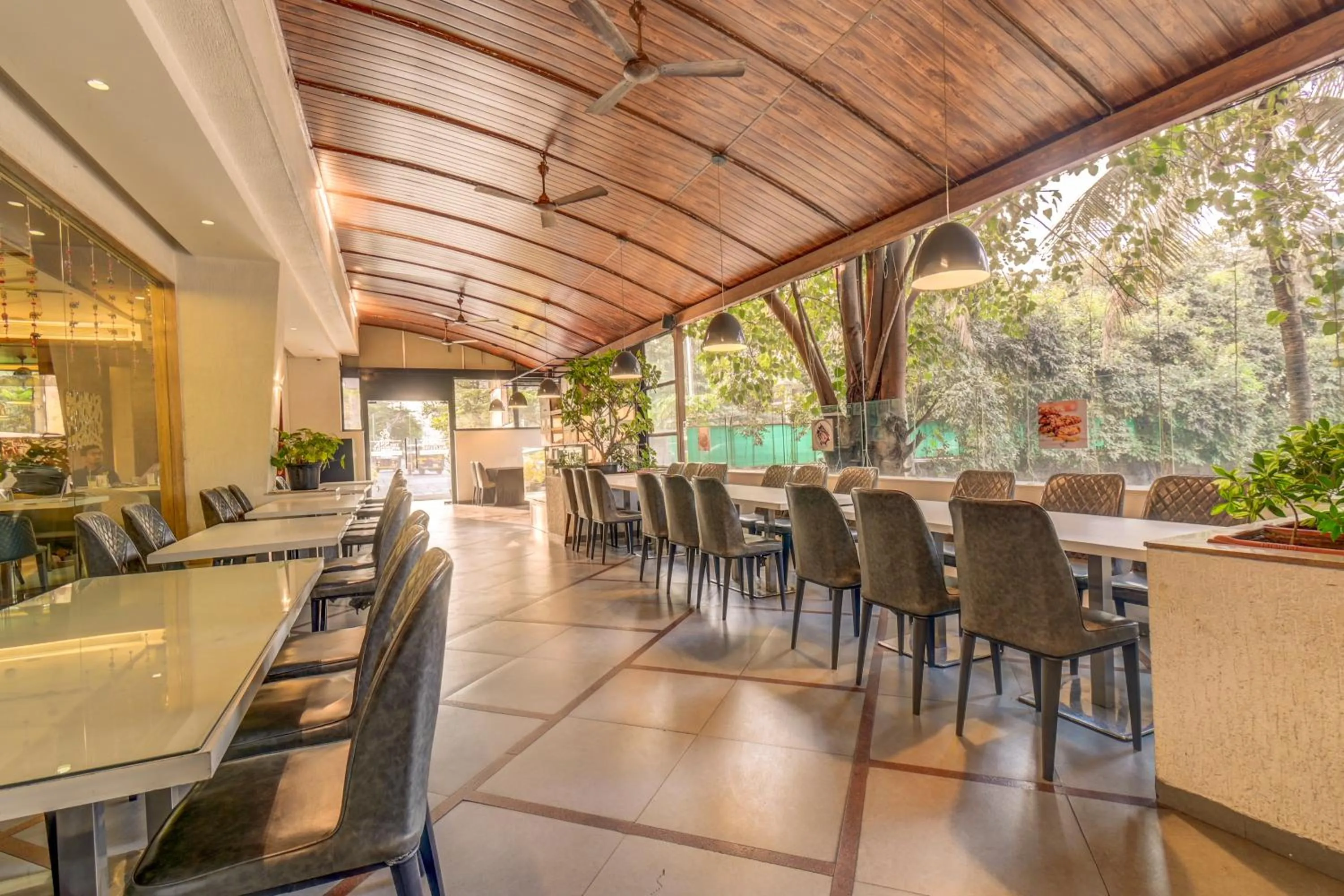 Restaurant/places to eat in The SSK Solitaire Hotel & Banquets