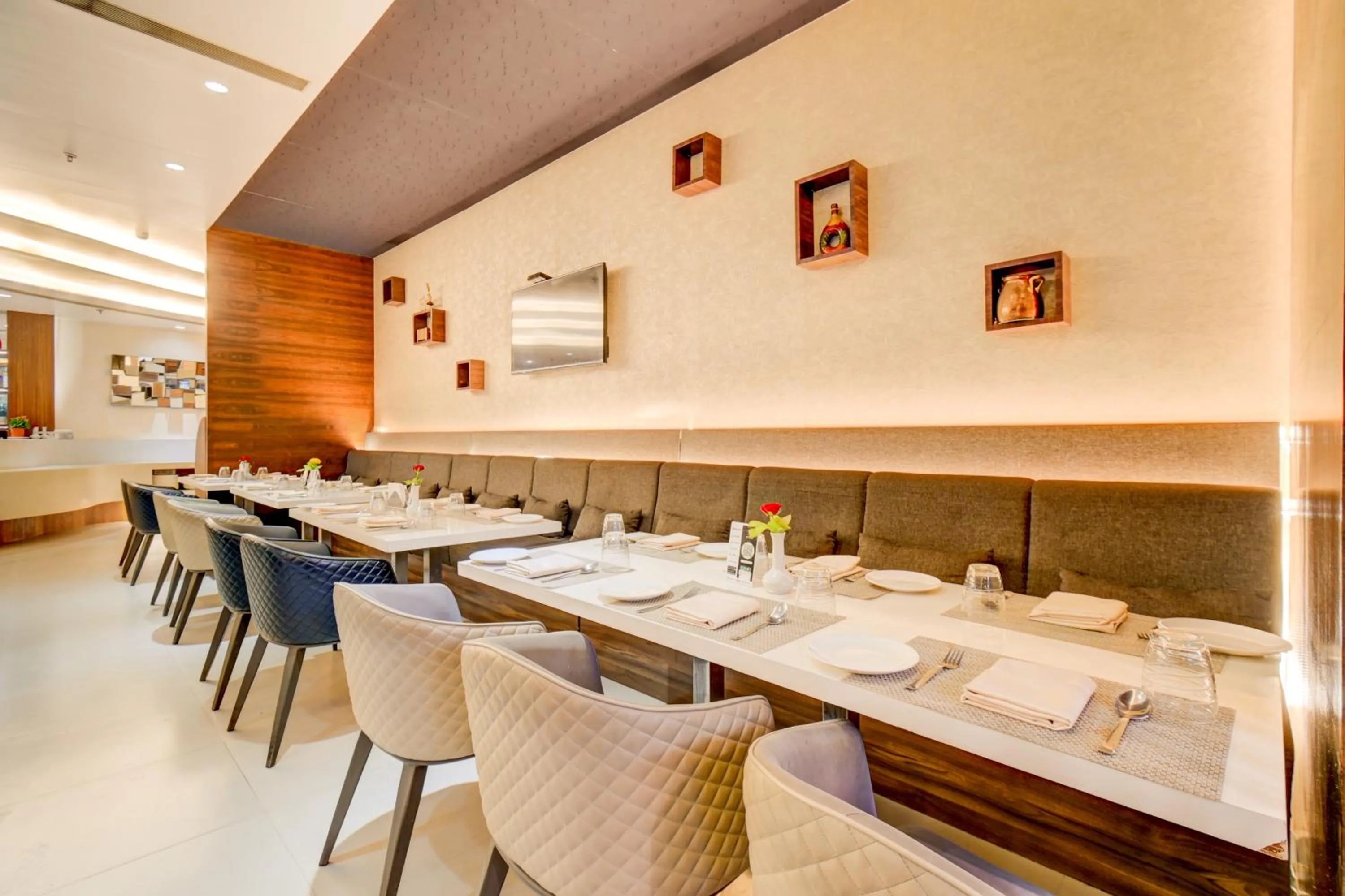 Restaurant/places to eat in The SSK Solitaire Hotel & Banquets