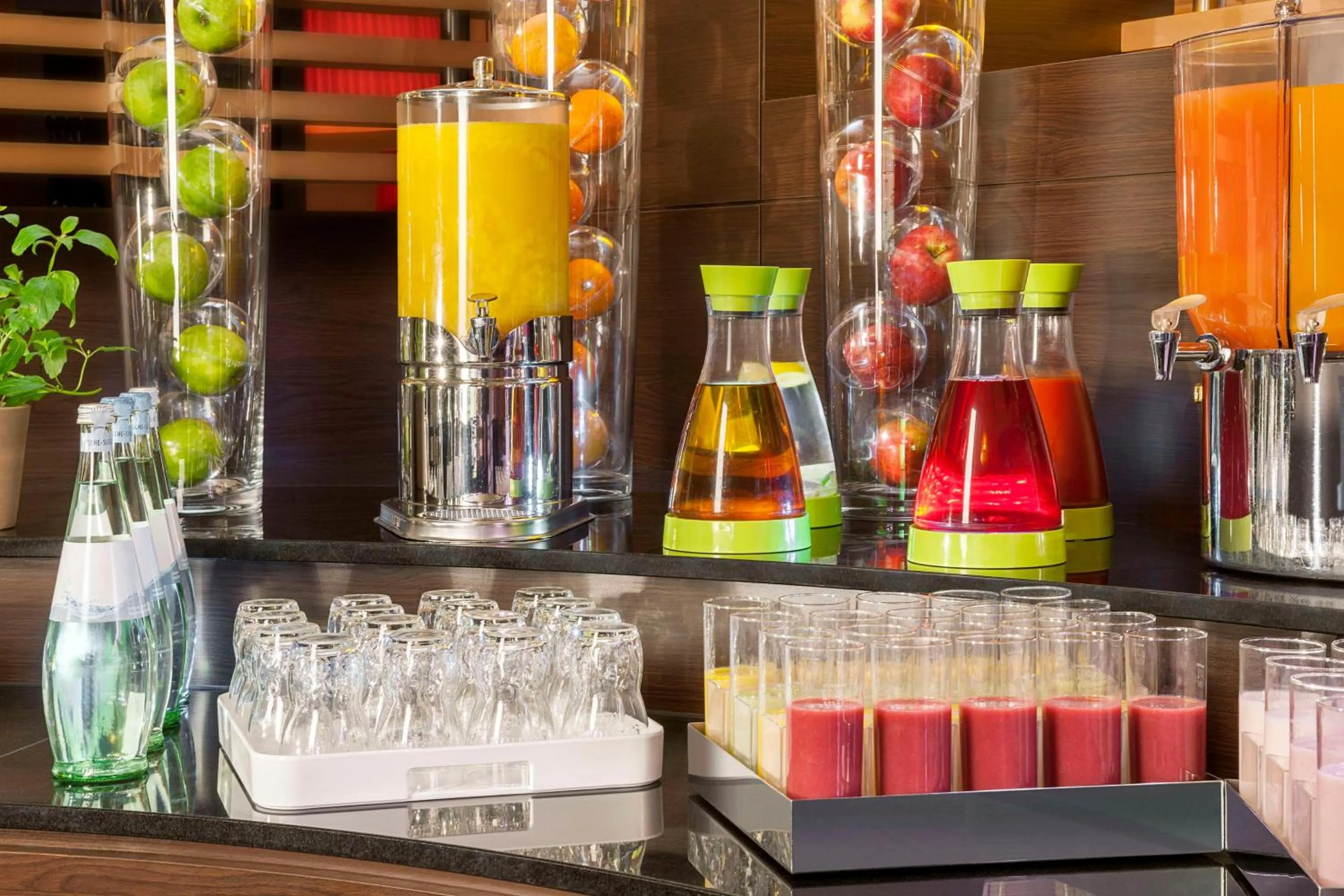 Food and drinks in NH Bratislava Gate One