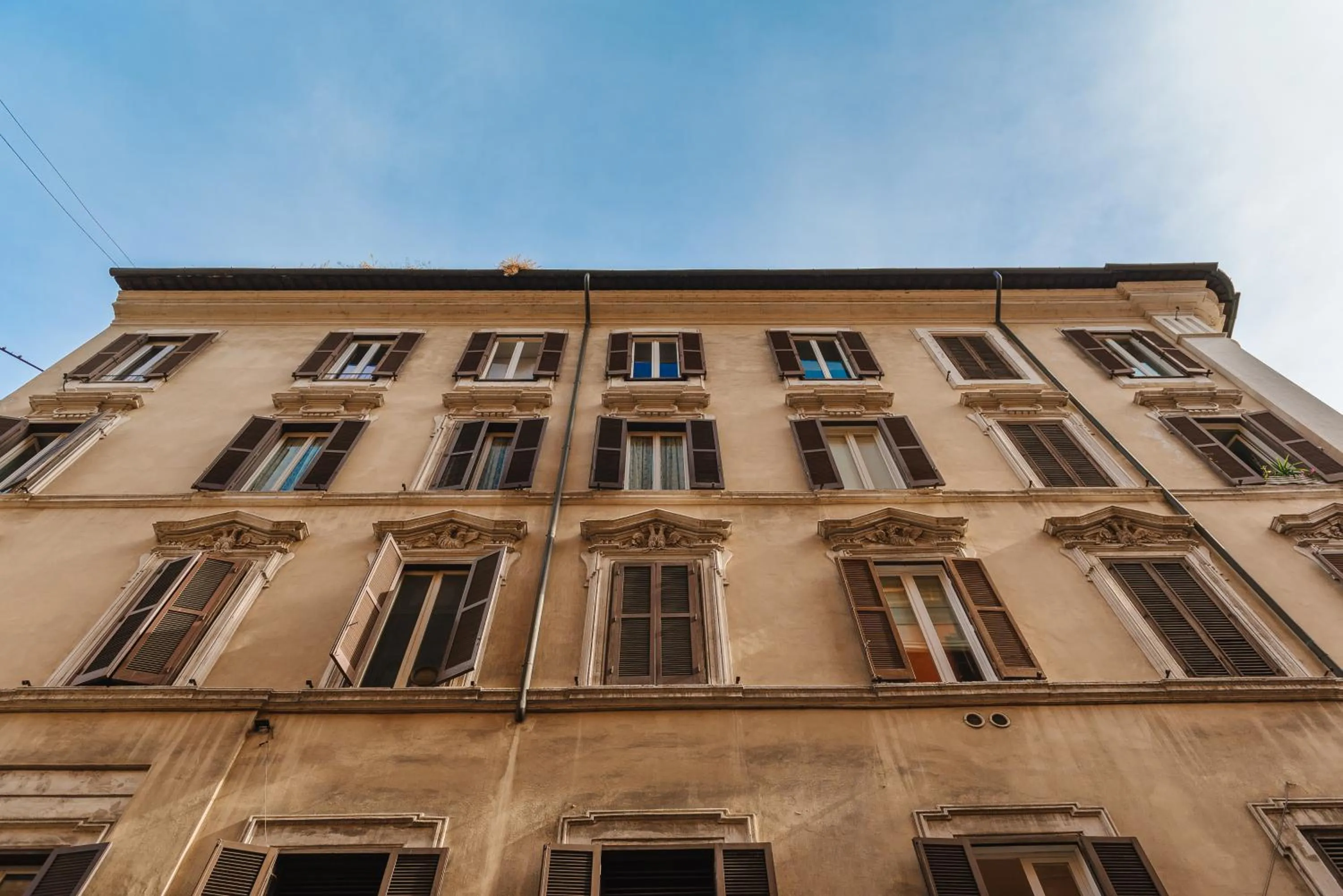 Property building in DC Collection Spagna