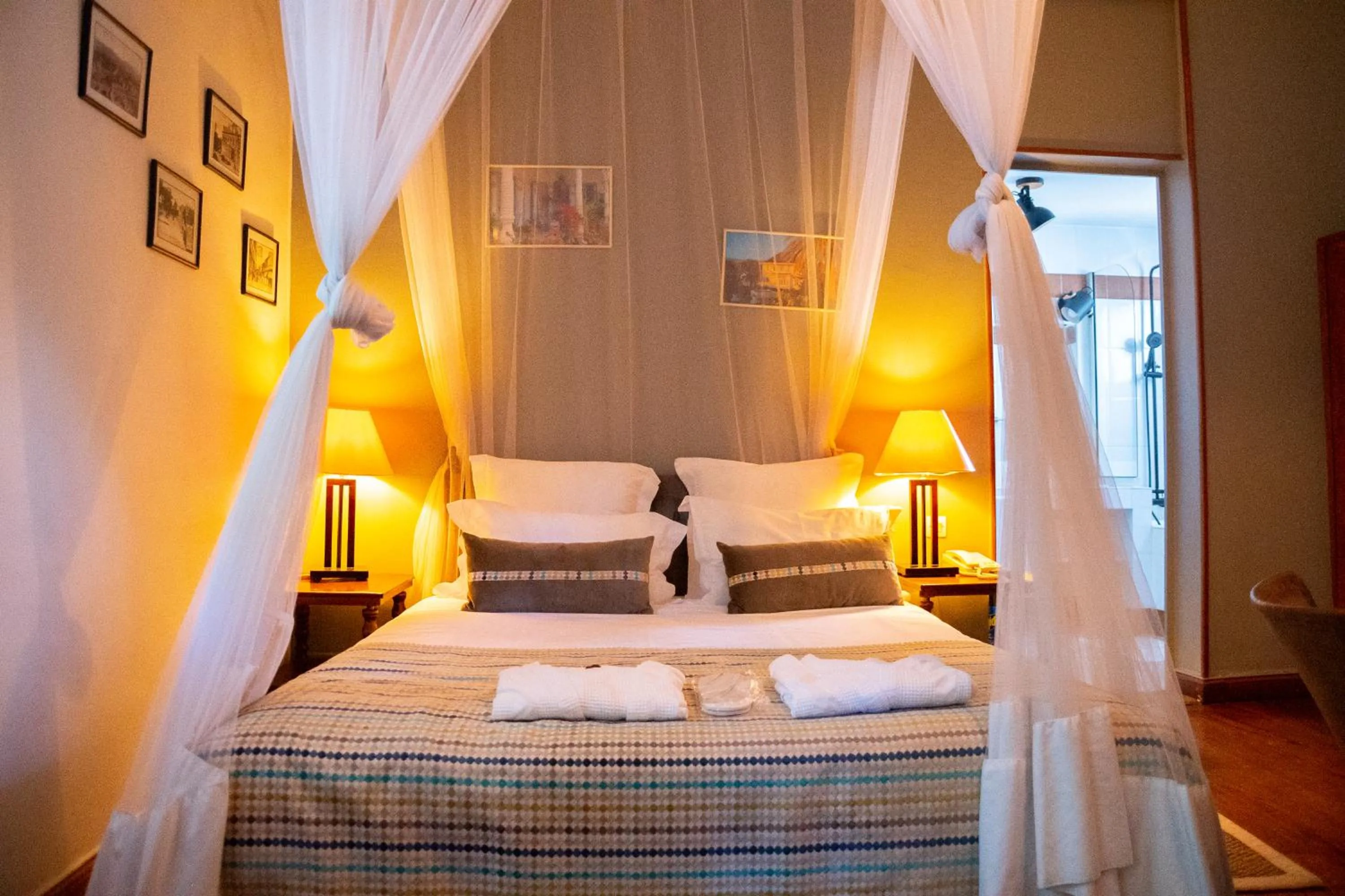 Property building, Bed in La Varangue