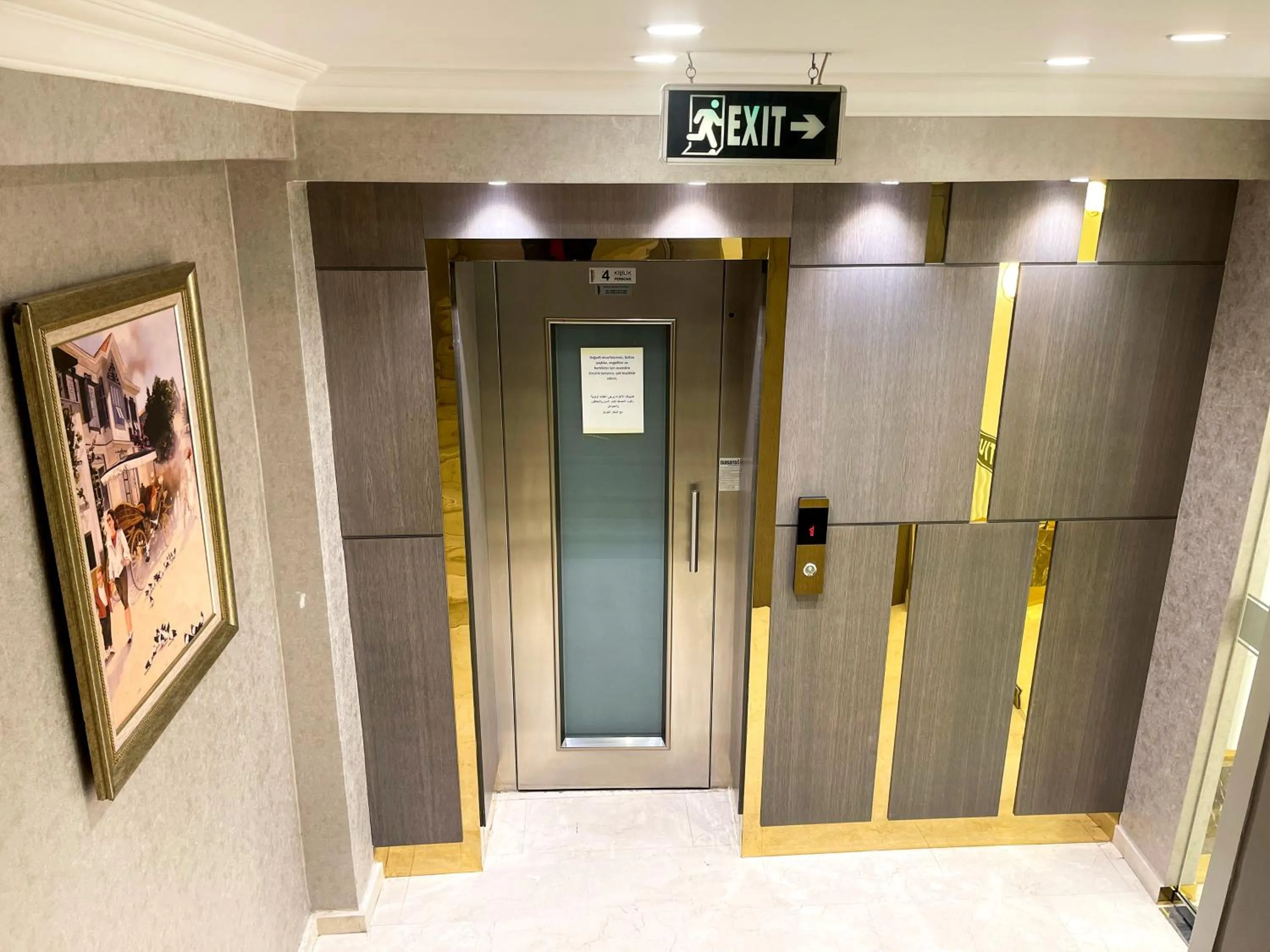 elevator in Bursa Suites Apart Otel