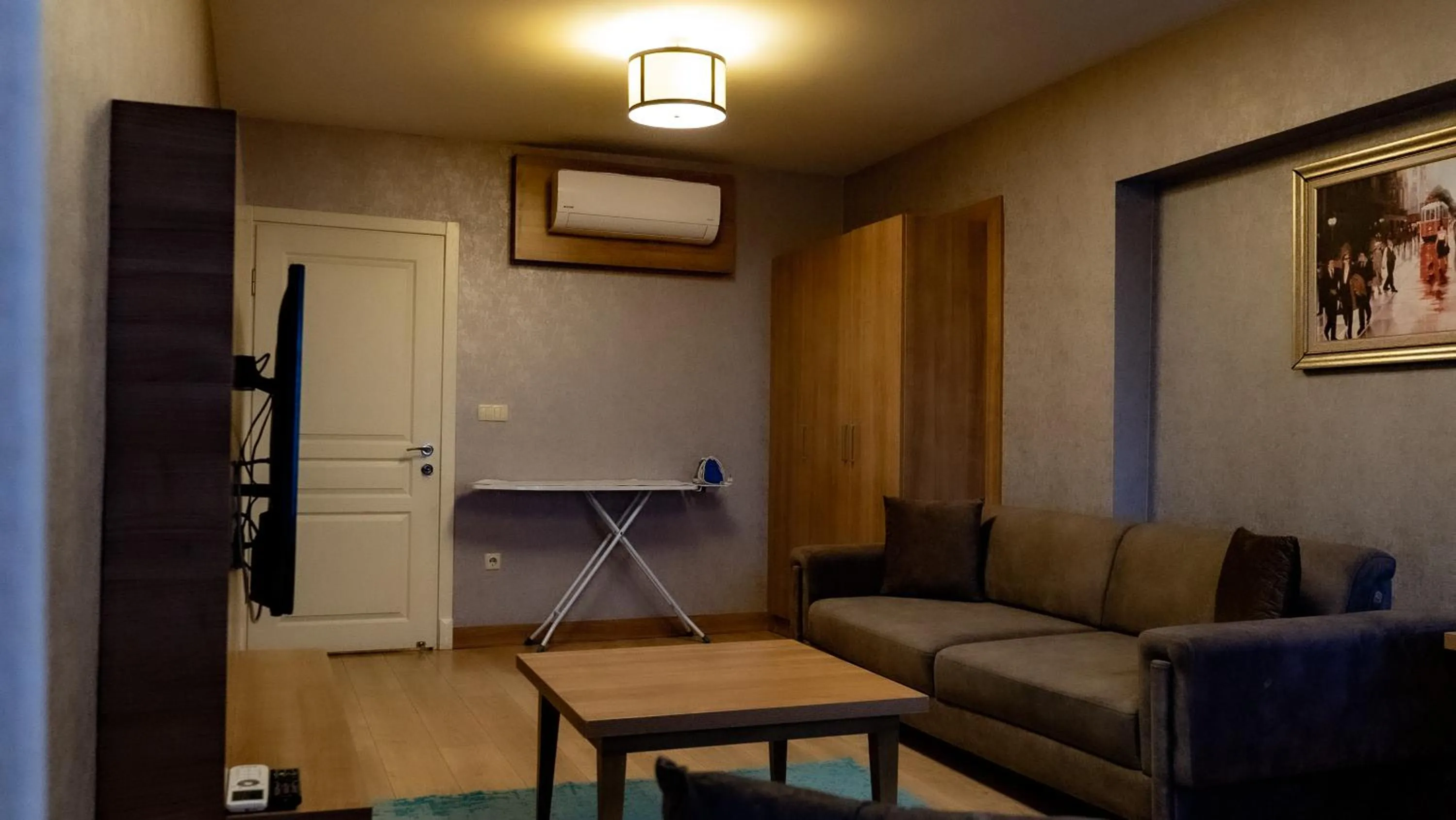 TV and multimedia in Bursa Suites Apart Otel