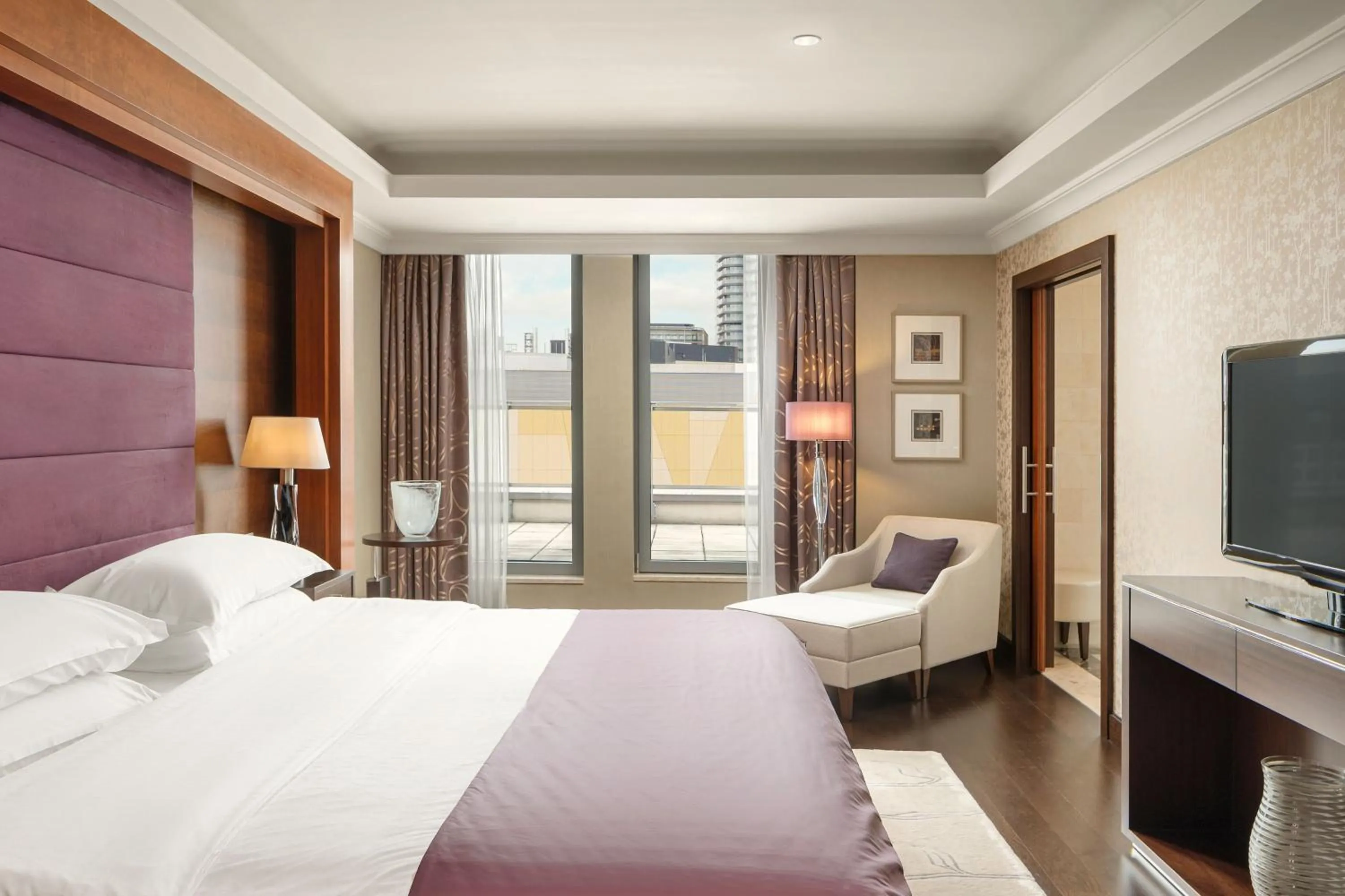 Bedroom, Bed in Sheraton Bratislava Hotel