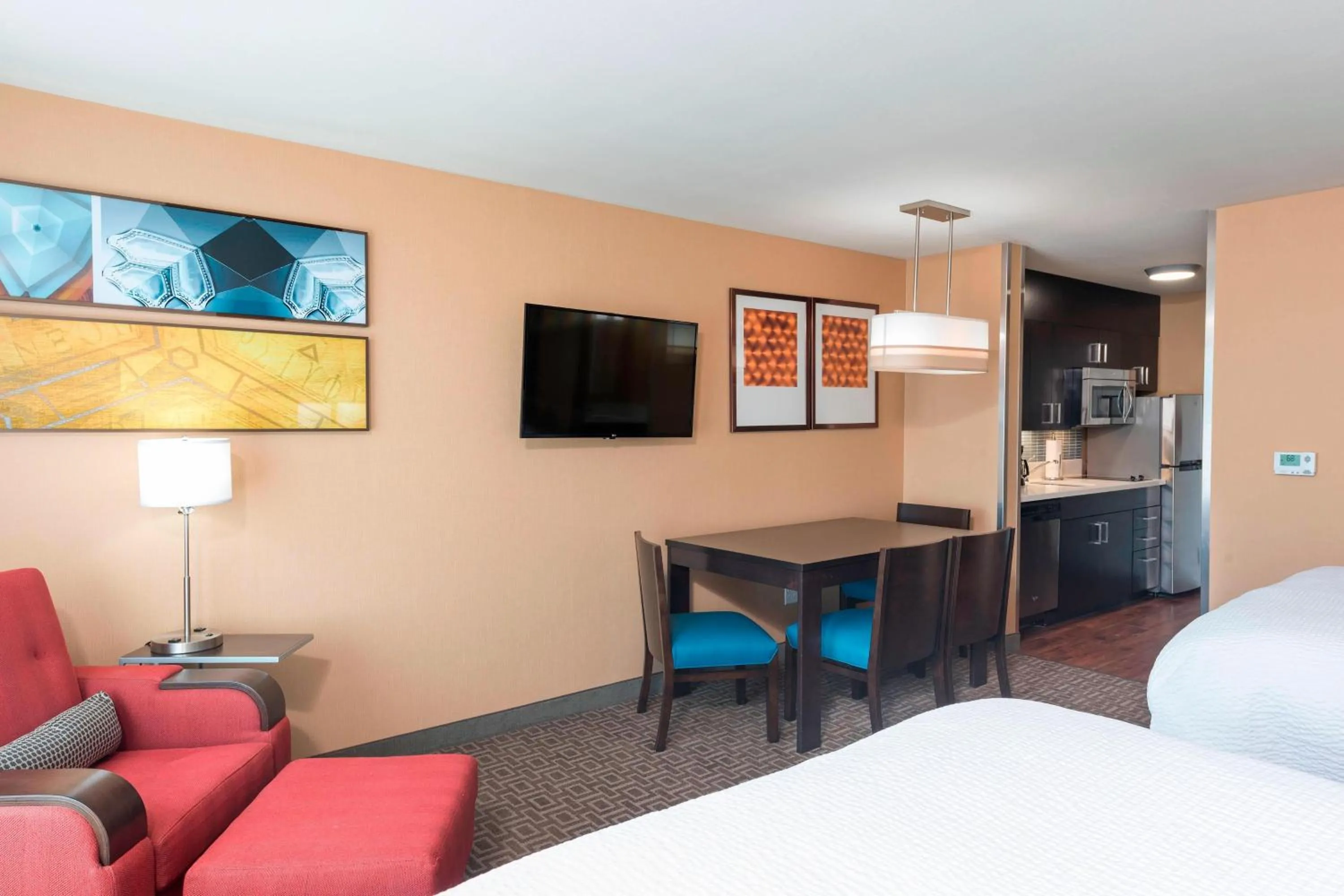Photo of the whole room, Bed in TownePlace Suites by Marriott Ontario-Mansfield