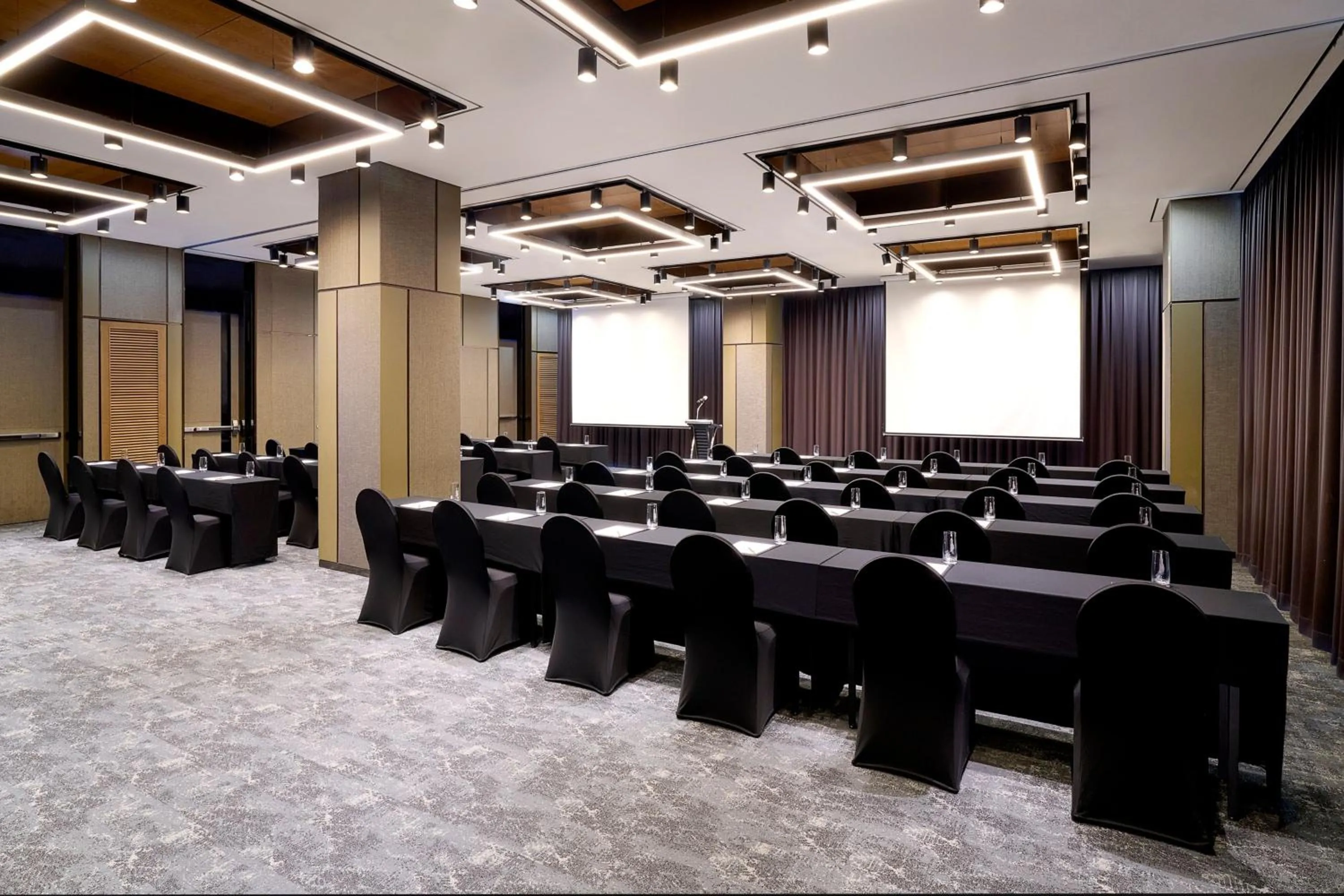 Meeting/conference room in Courtyard by Marriott Seoul Namdaemun