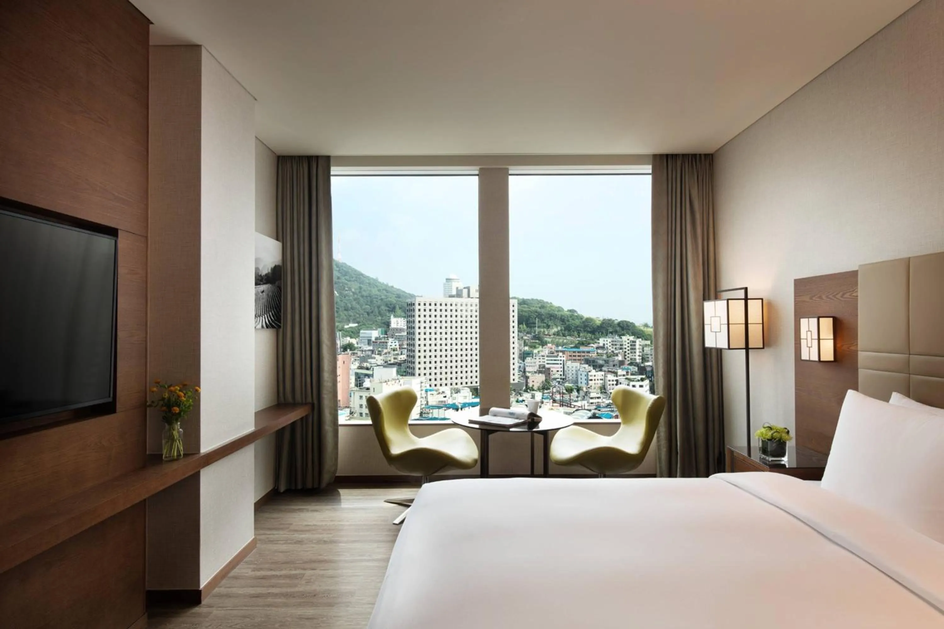 Photo of the whole room, Bed in Courtyard by Marriott Seoul Namdaemun