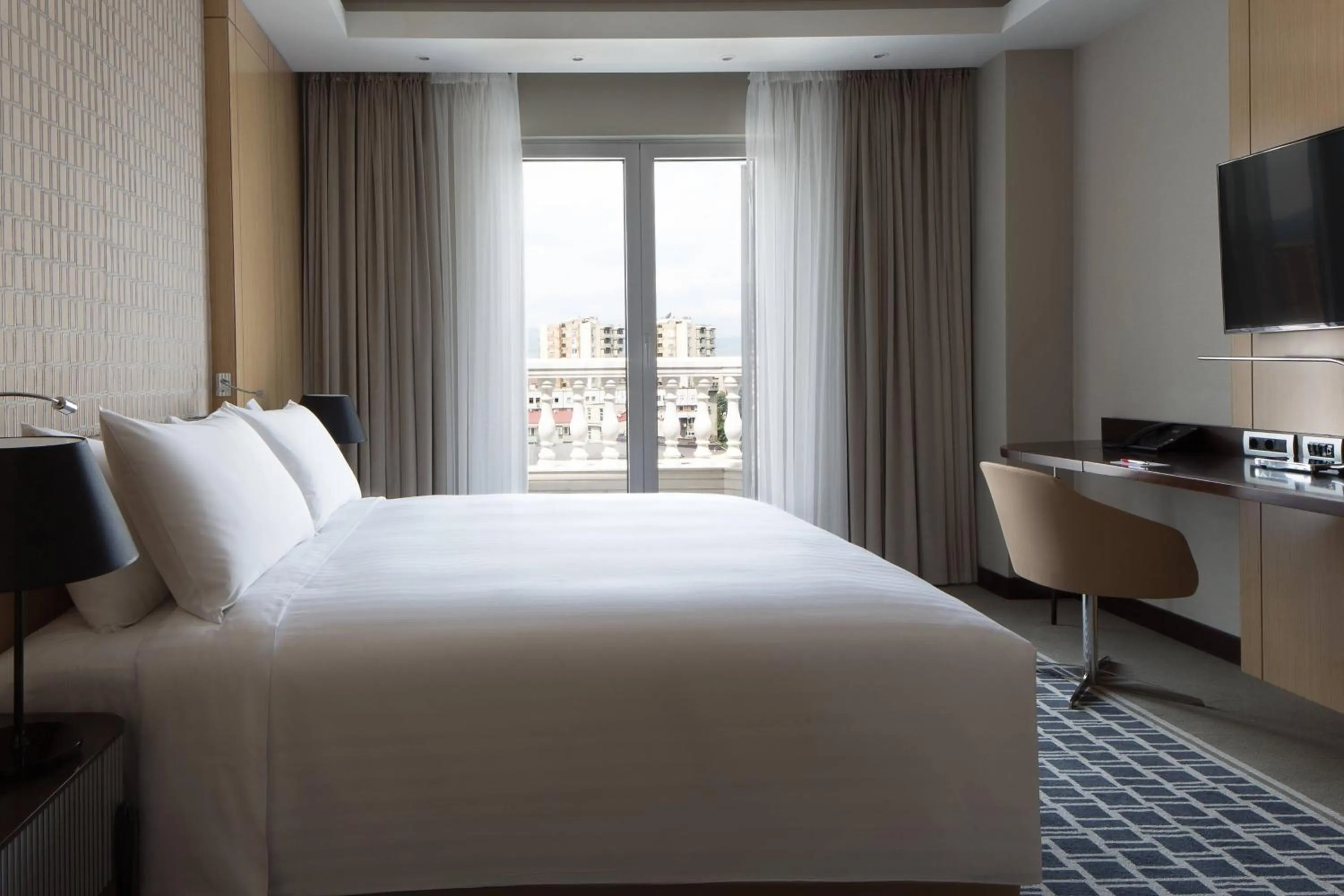 Photo of the whole room, Bed in Skopje Marriott Hotel