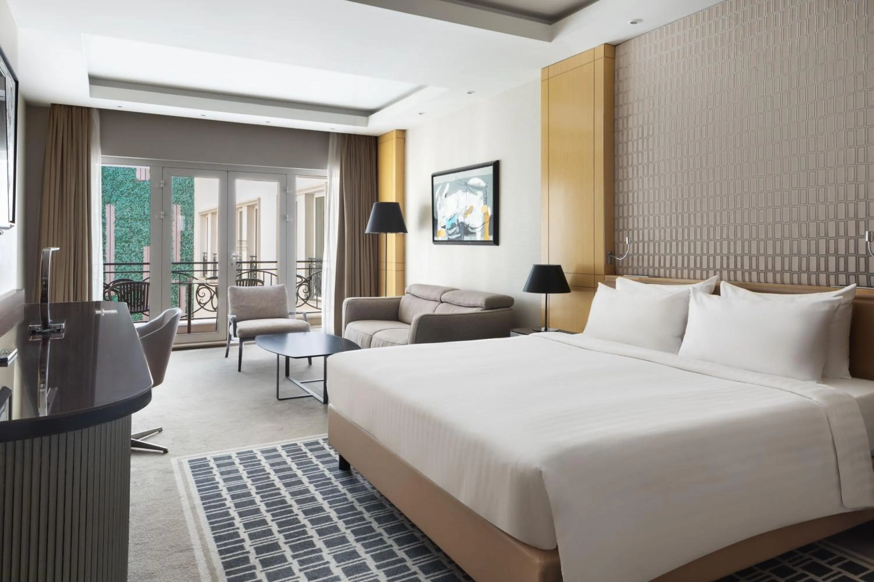 Photo of the whole room, Bed in Skopje Marriott Hotel