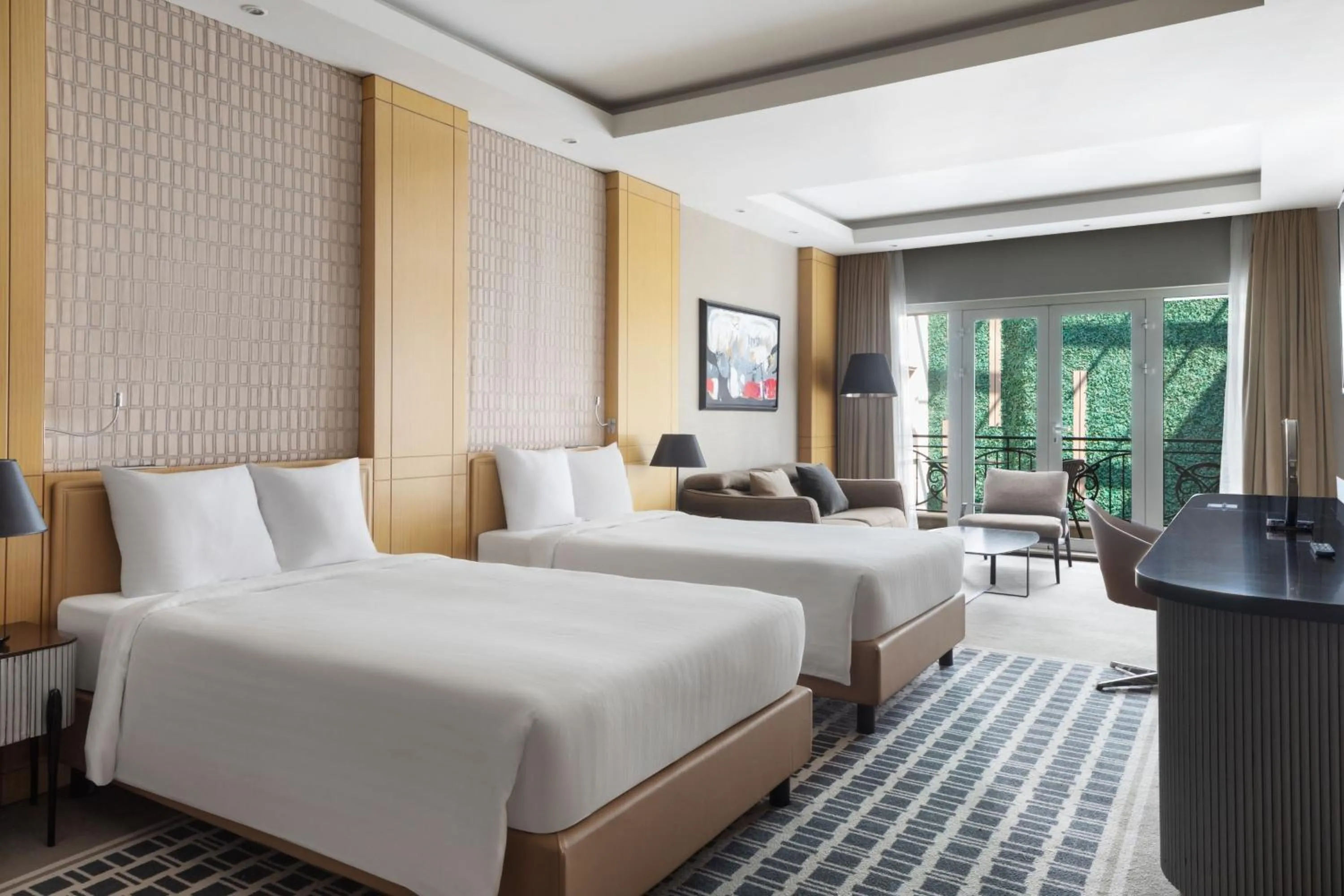 Photo of the whole room, Bed in Skopje Marriott Hotel