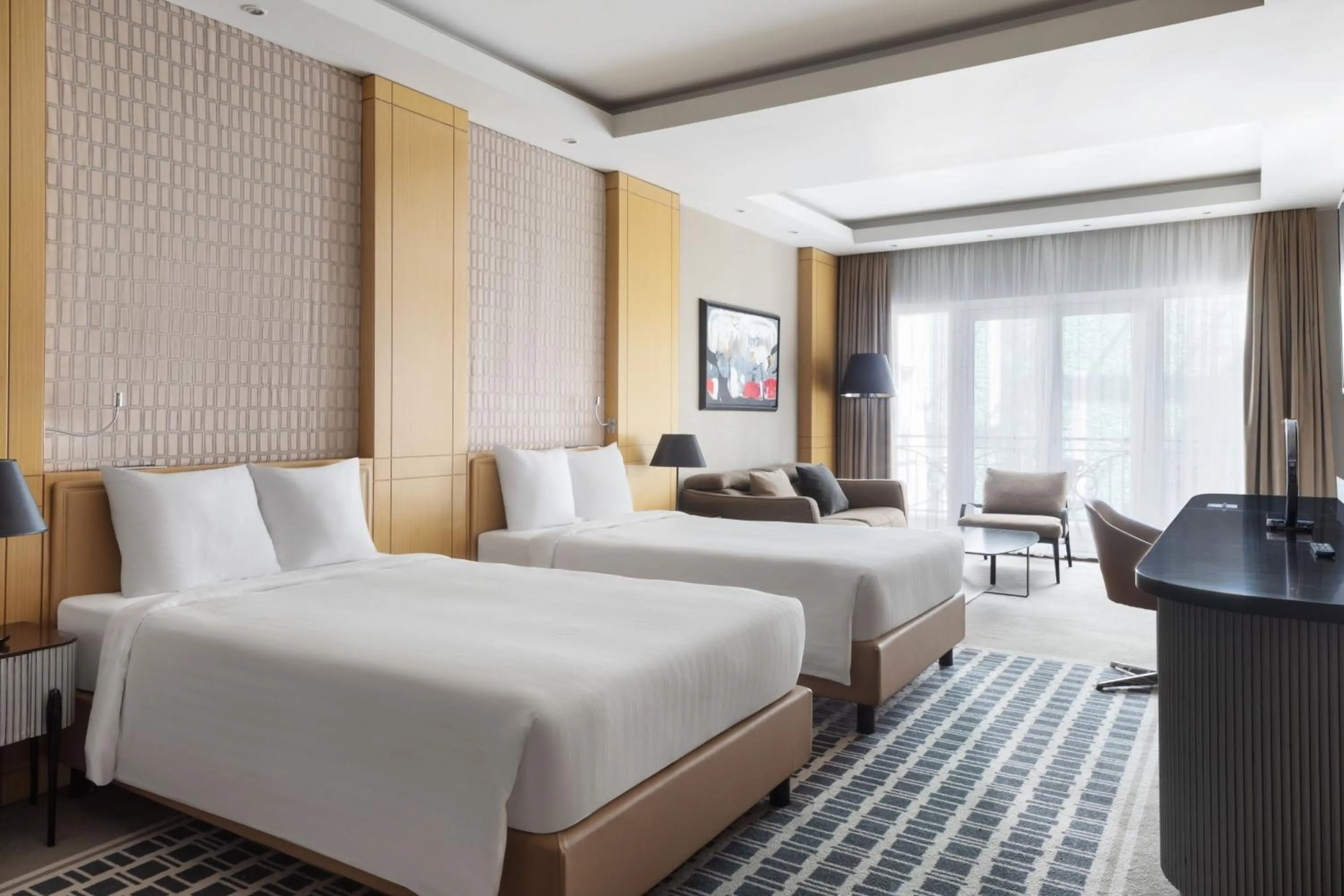 Photo of the whole room, Bed in Skopje Marriott Hotel