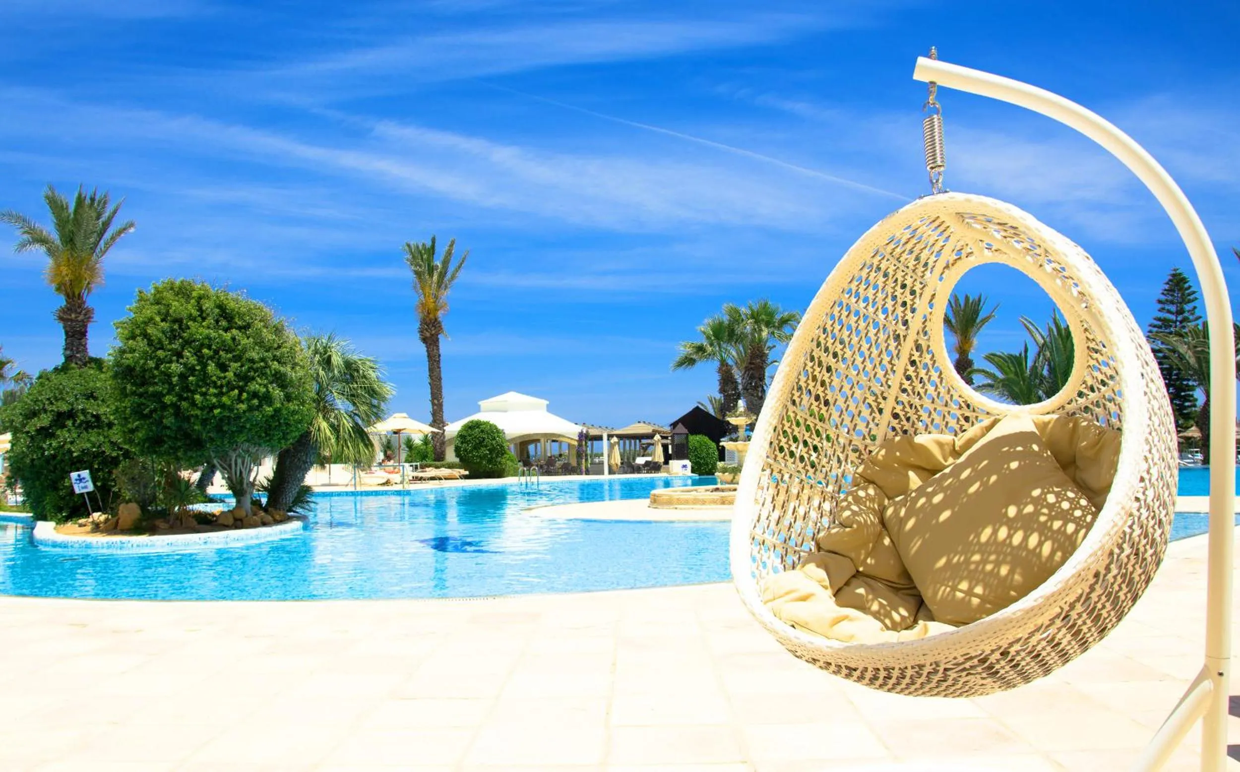 Pool view in Sentido Bellevue Park