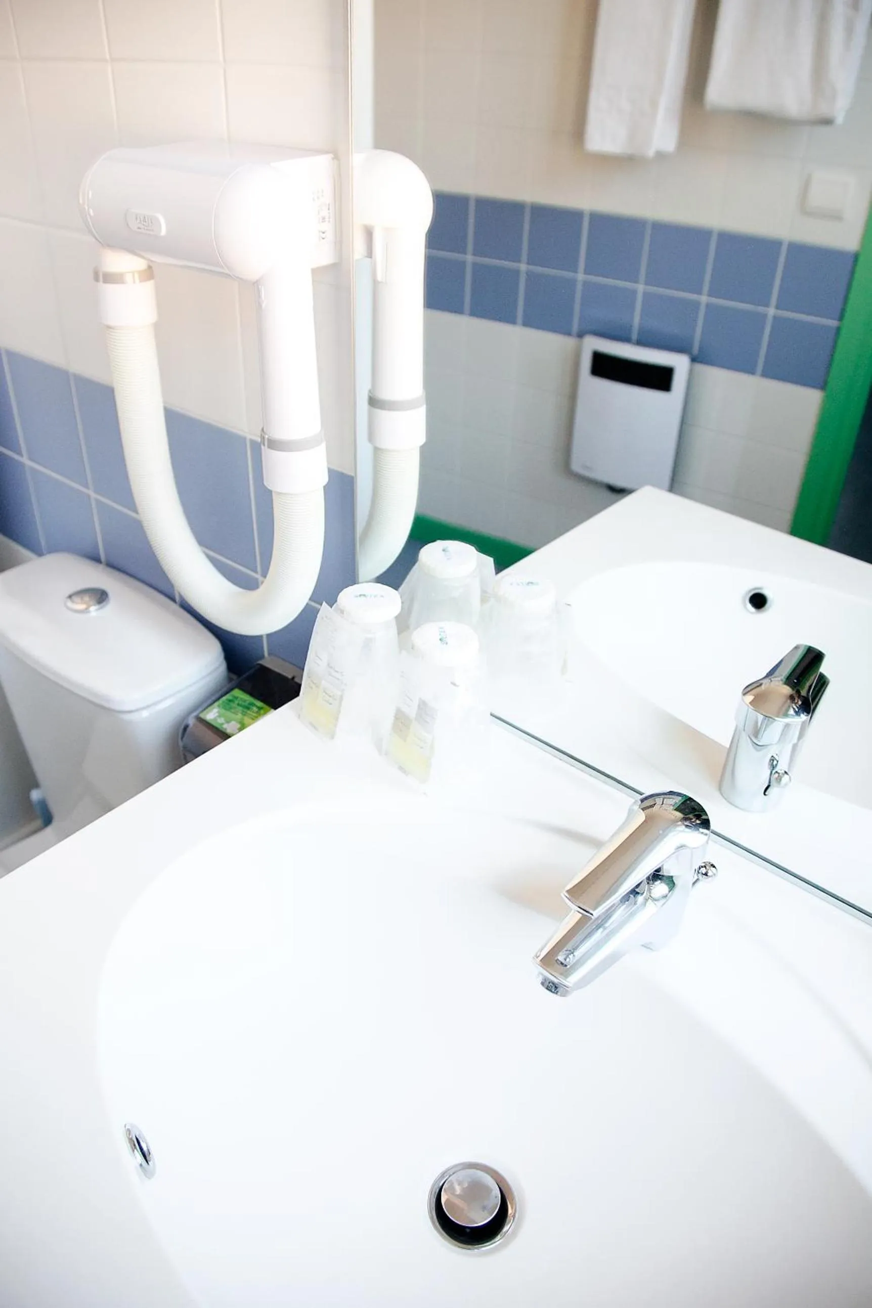 Bathroom in Logis Hôtel du Commerce