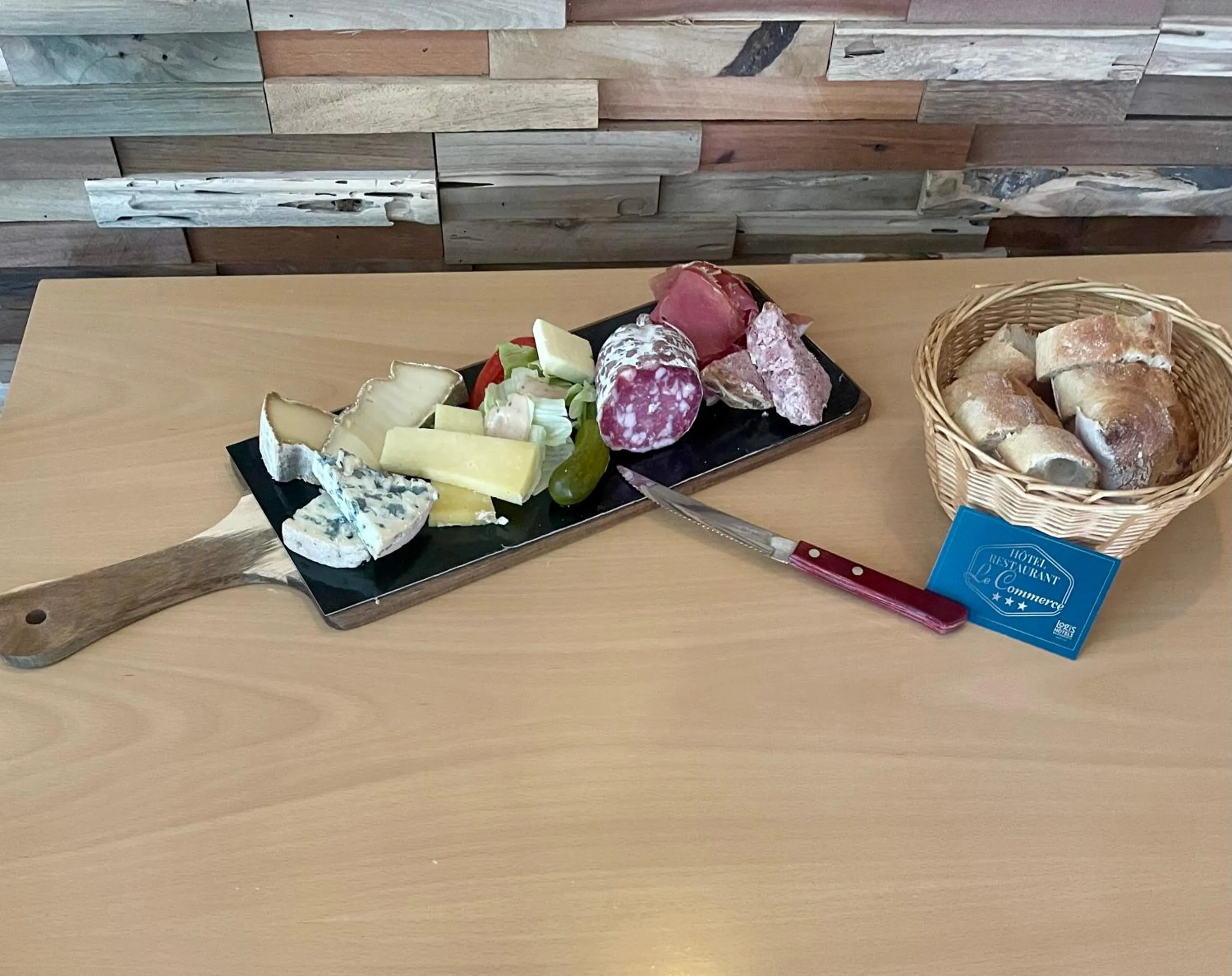 Logis Hôtel du Commerce