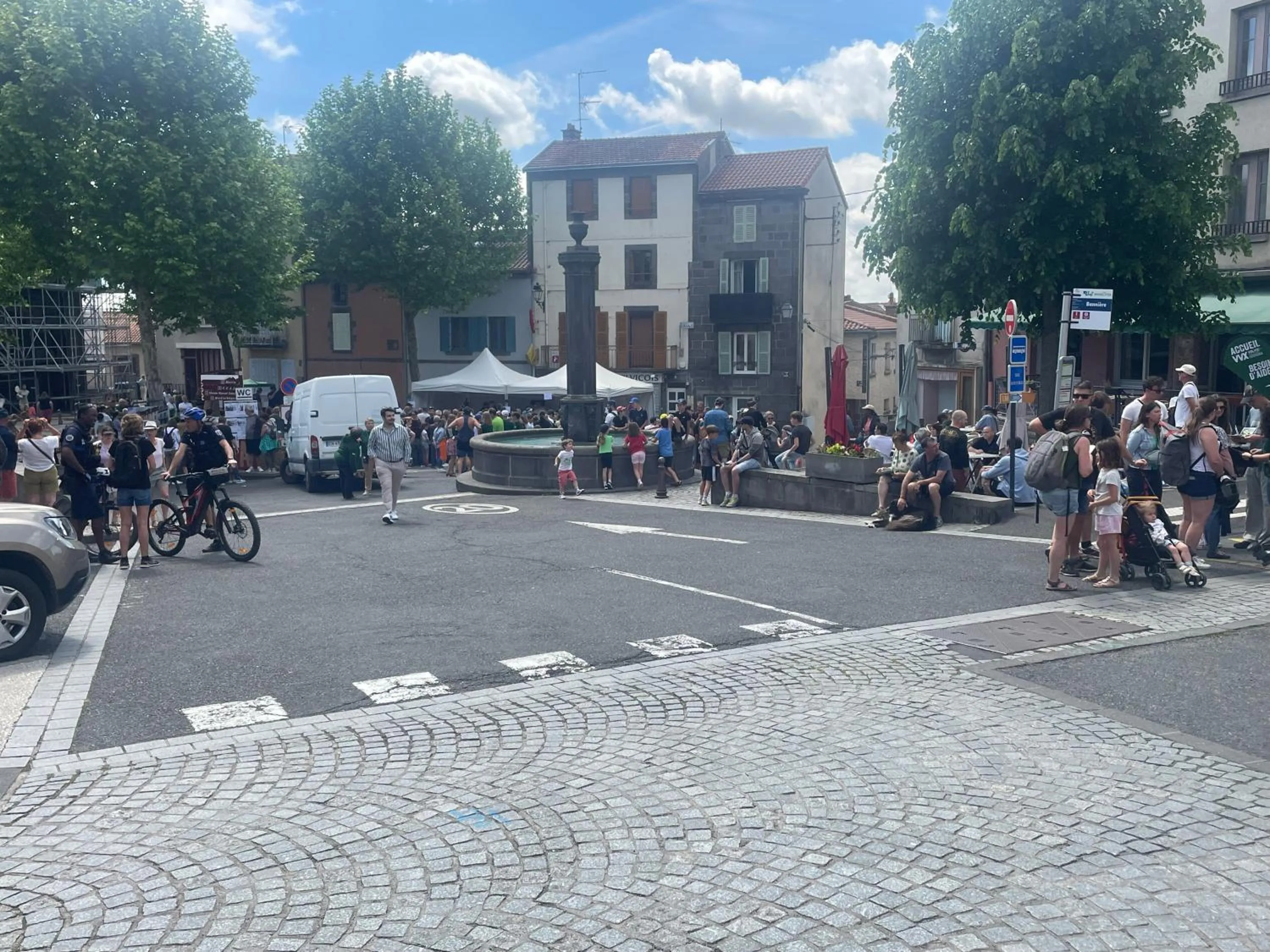 Balcony/Terrace in Logis Hôtel du Commerce