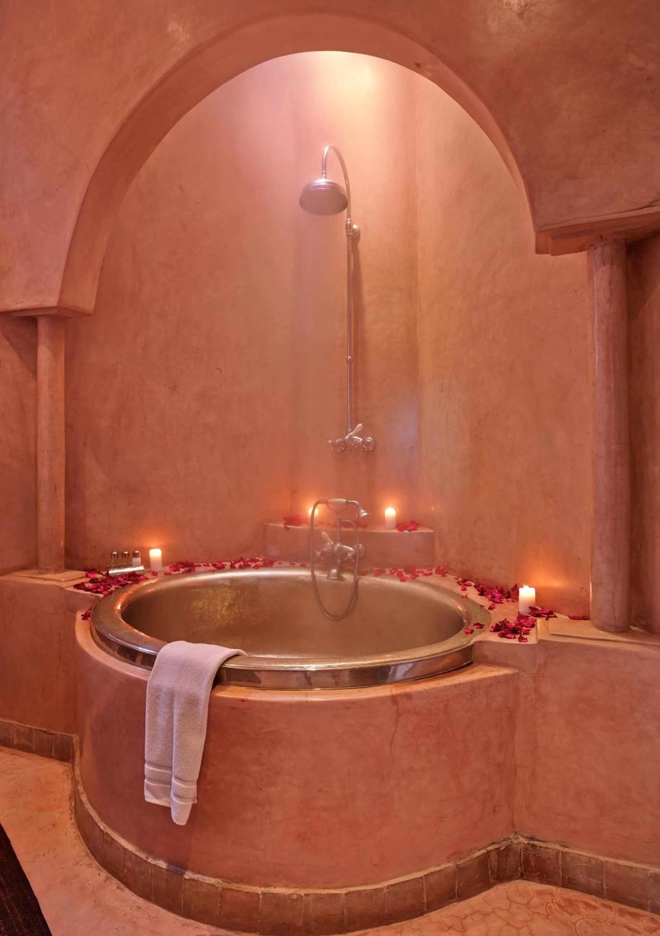 Shower in Riad Noir d'Ivoire