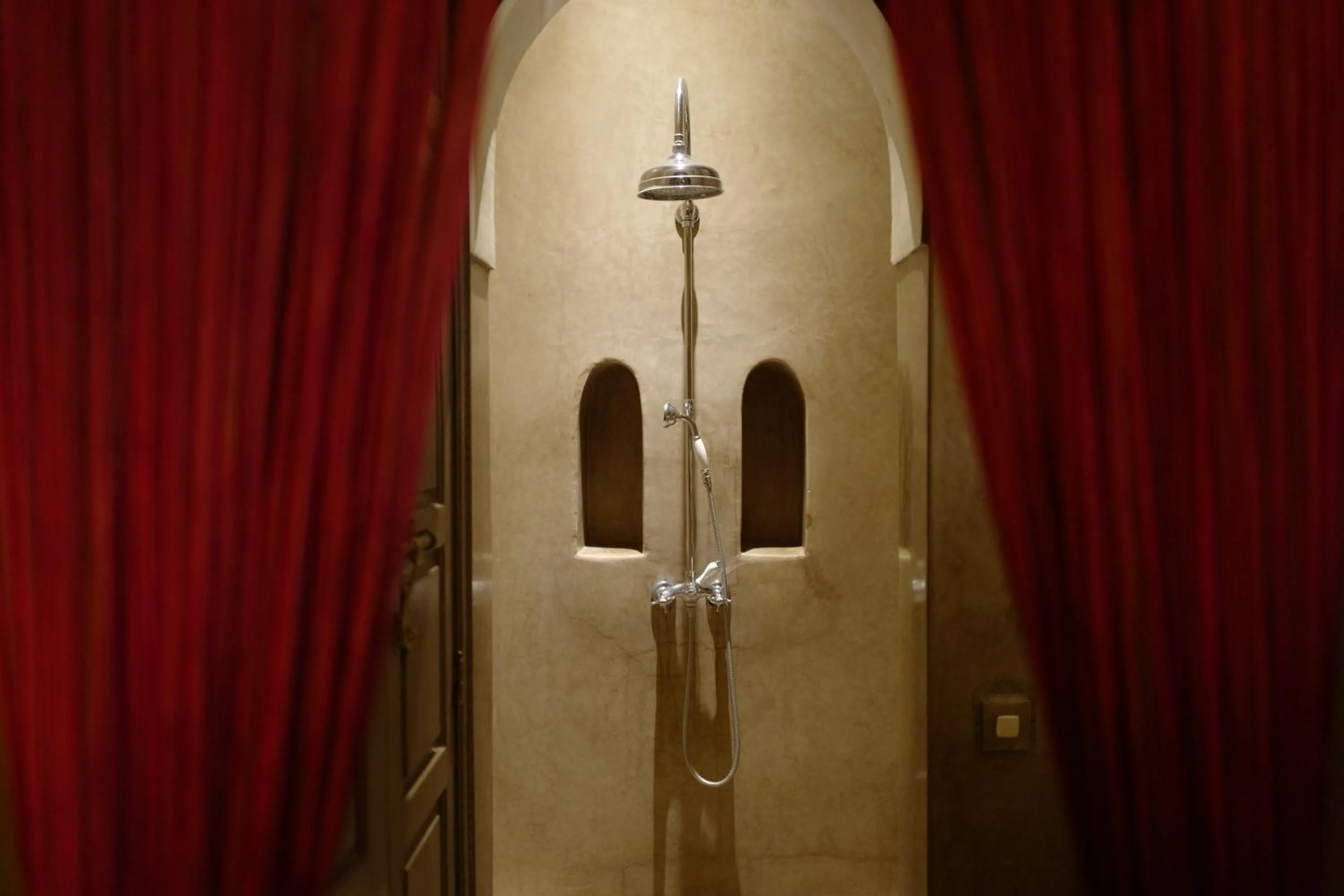 Shower in Riad Noir d'Ivoire