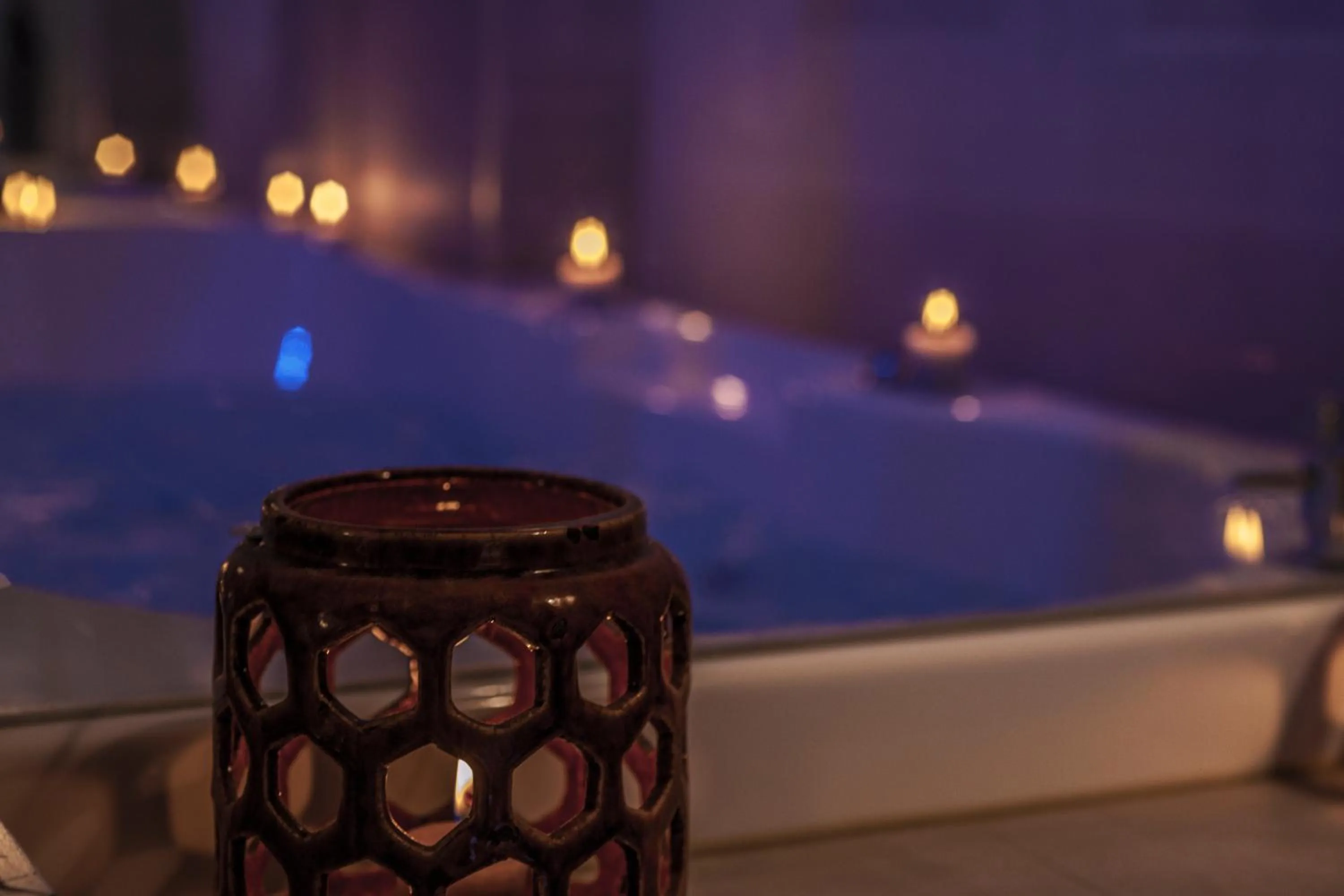 Hot Tub in Town House Spagna- luxury Rooms with Jacuzzi Bath