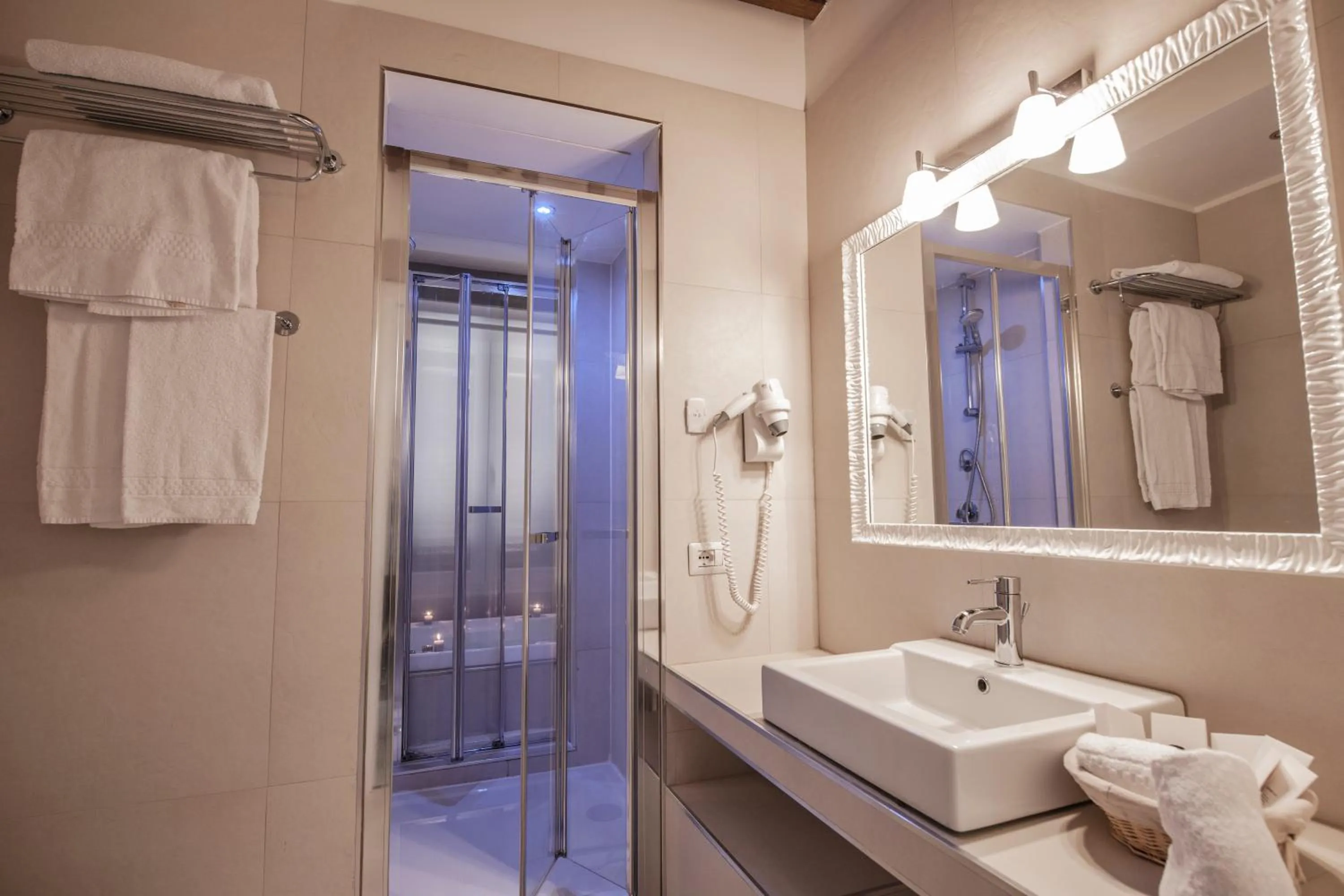 Bathroom in Town House Spagna- luxury Rooms with Jacuzzi Bath