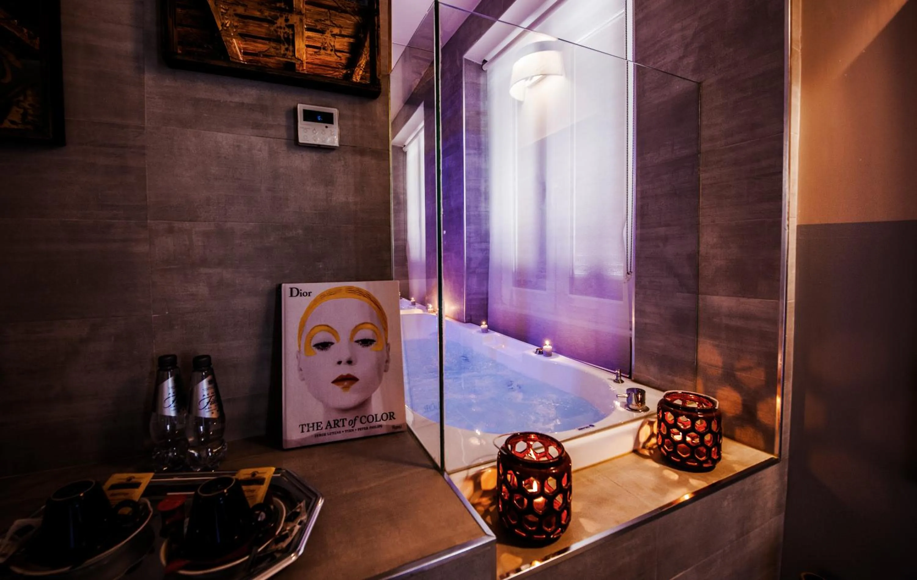 Shower in Town House Spagna- luxury Rooms with Jacuzzi Bath