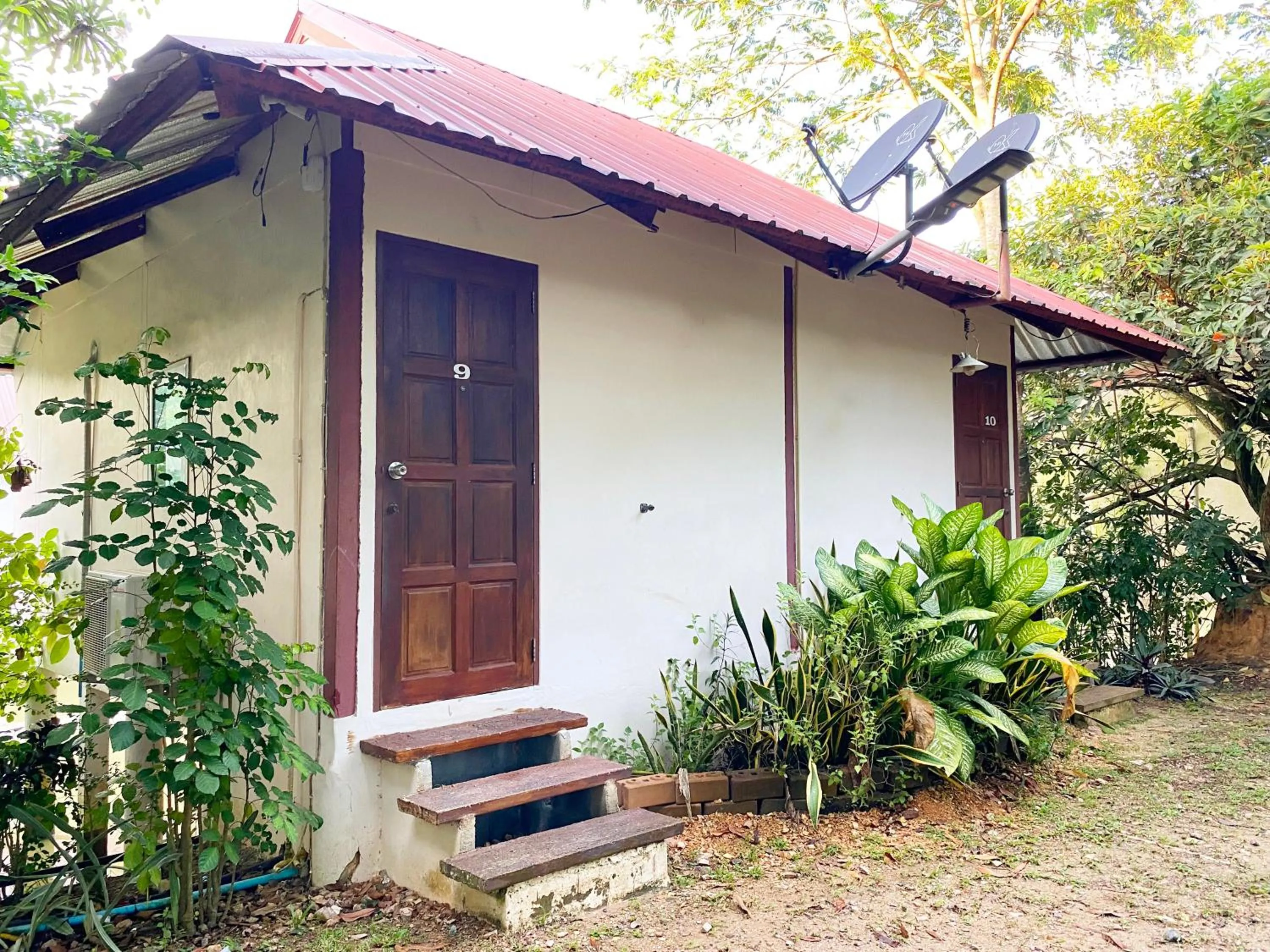 Property building in Banpak Suankaew Talaynoi