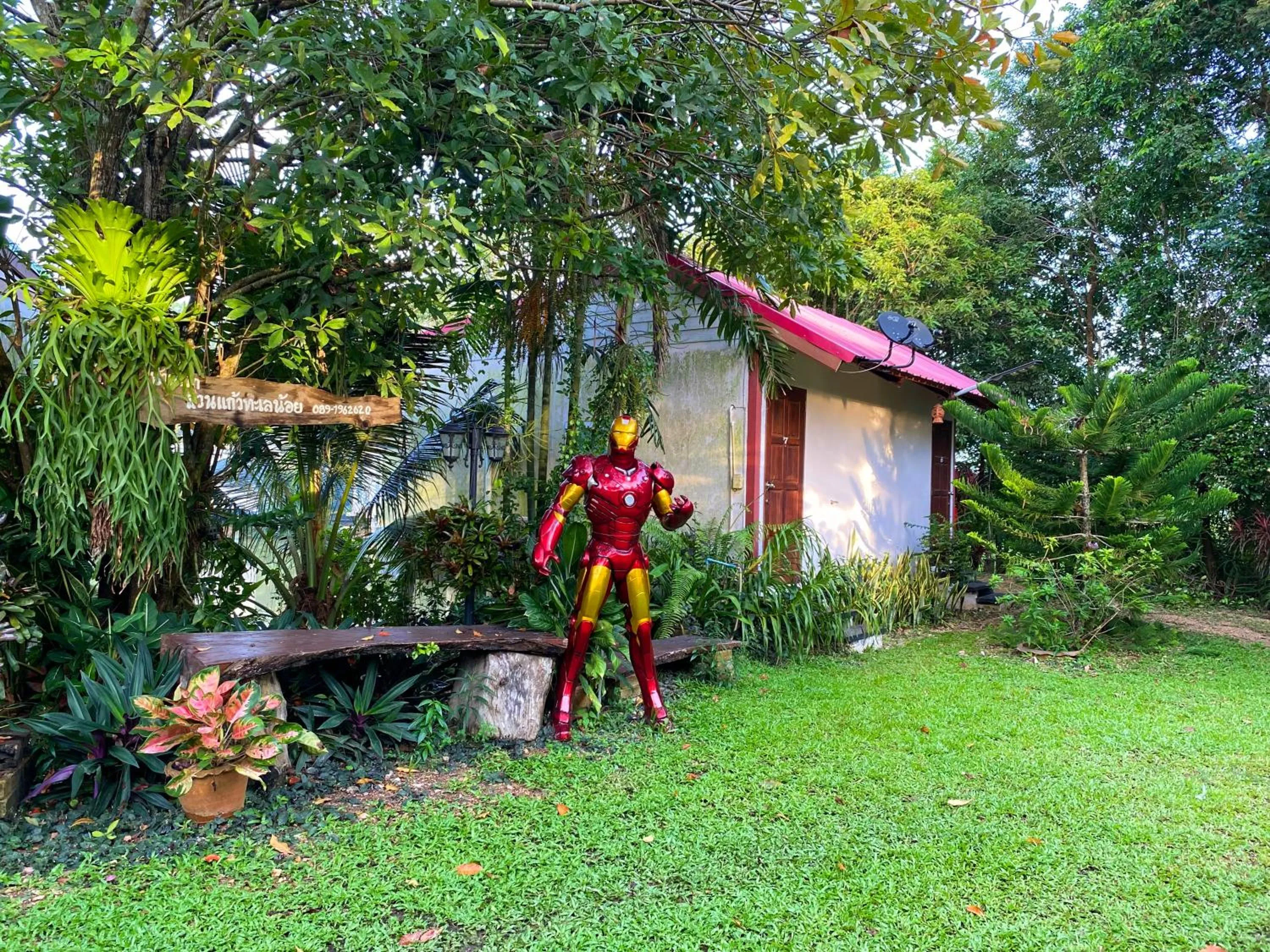 Area and facilities in Banpak Suankaew Talaynoi