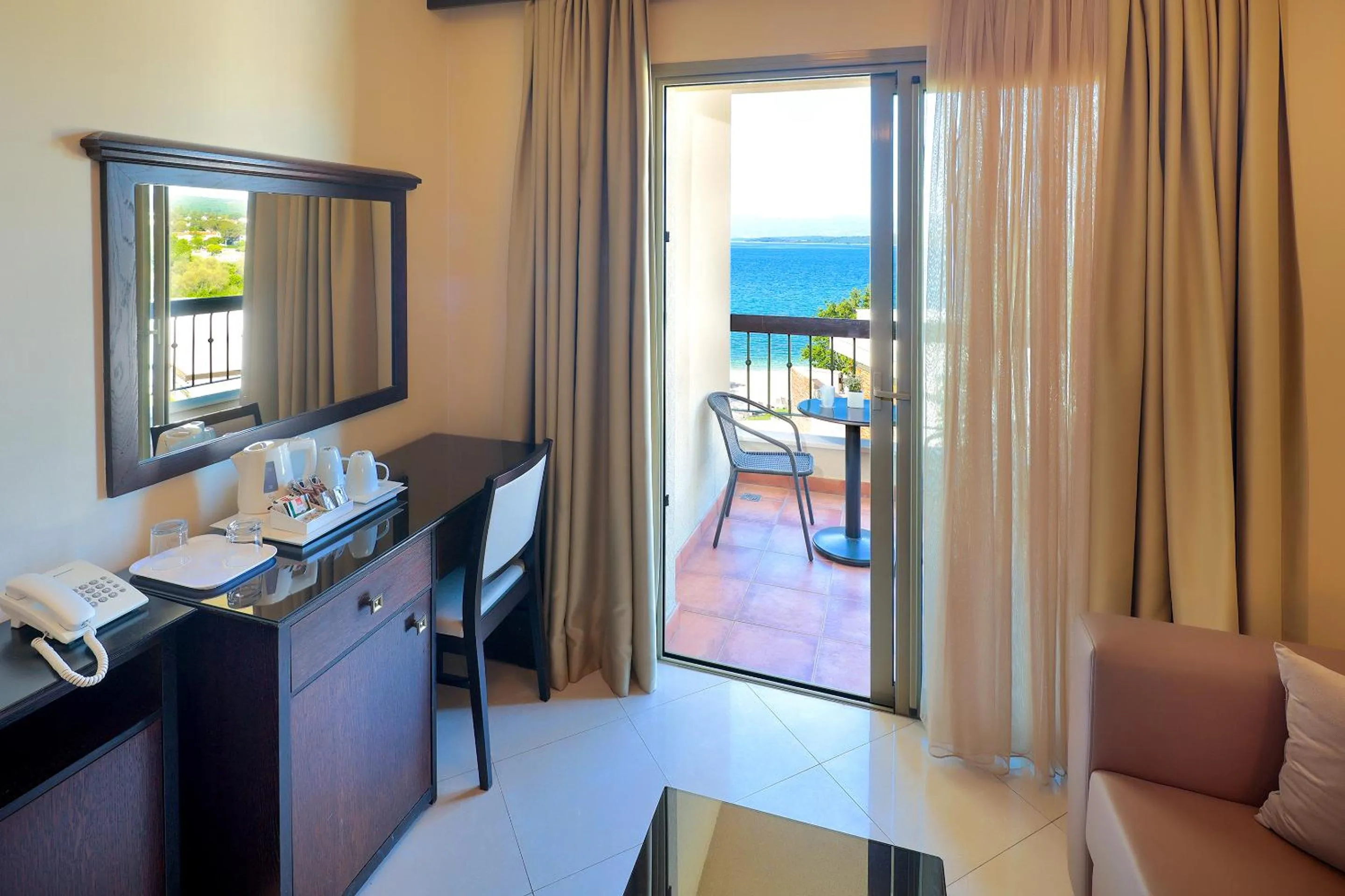 Coffee/tea facilities in Blue Waves Resort