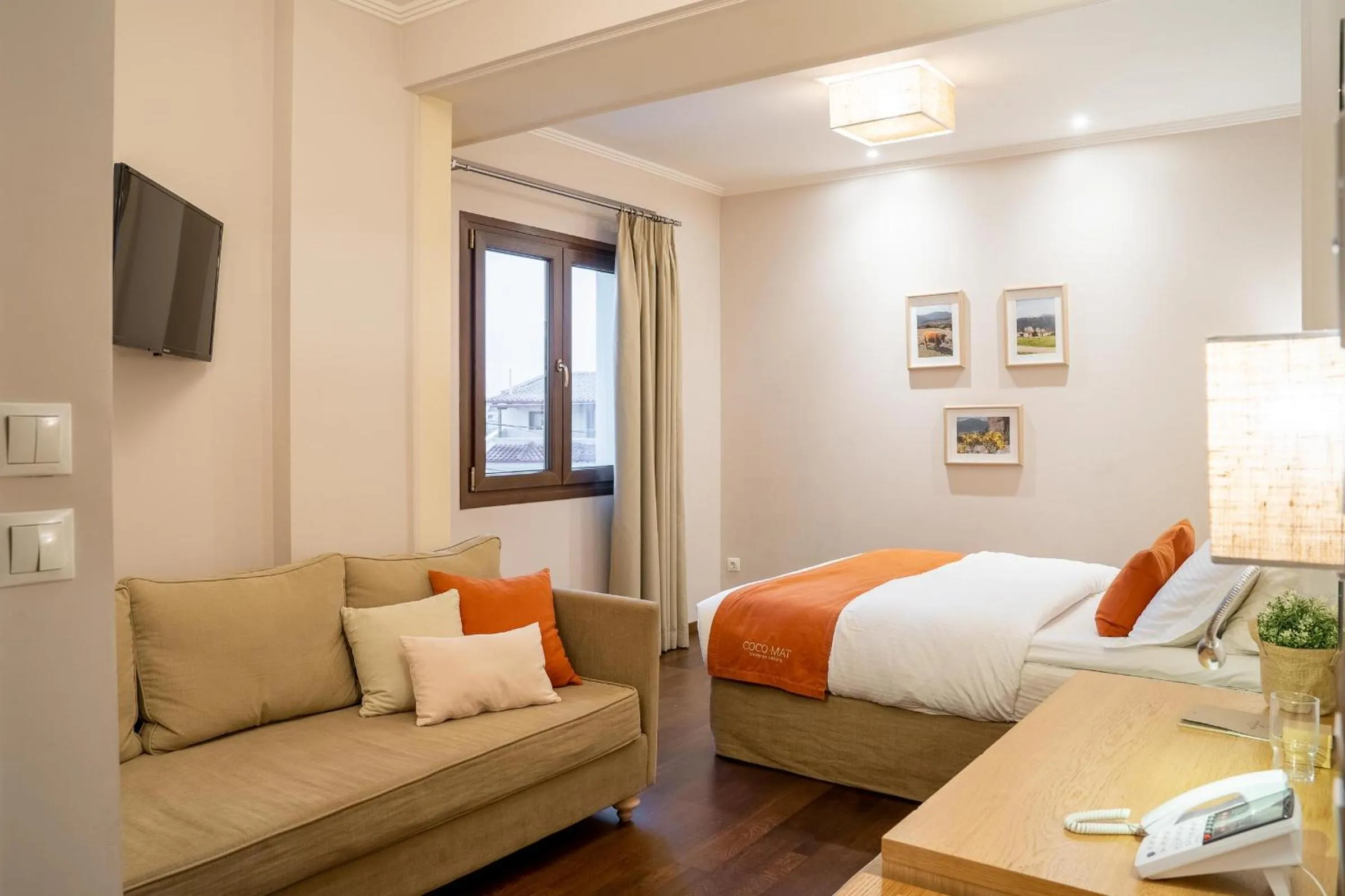 Living room, Bed in Olympus Terra Boutique Hotel