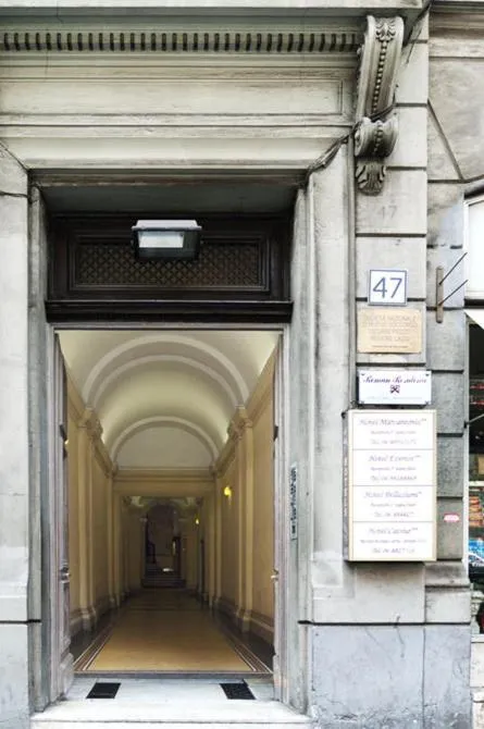 Facade/entrance in Roman Residence