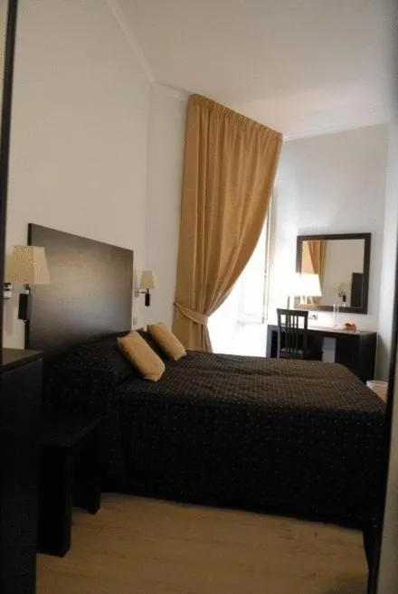 Day, Bed in Roman Residence