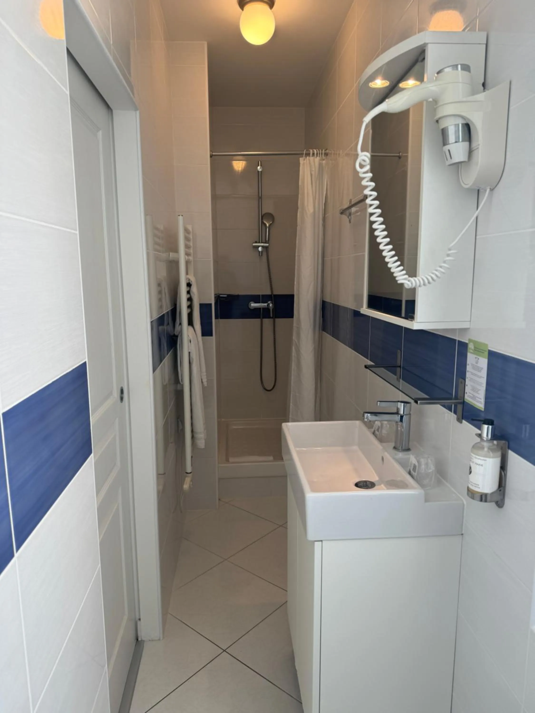 Bathroom in La Pergola d'Arcachon