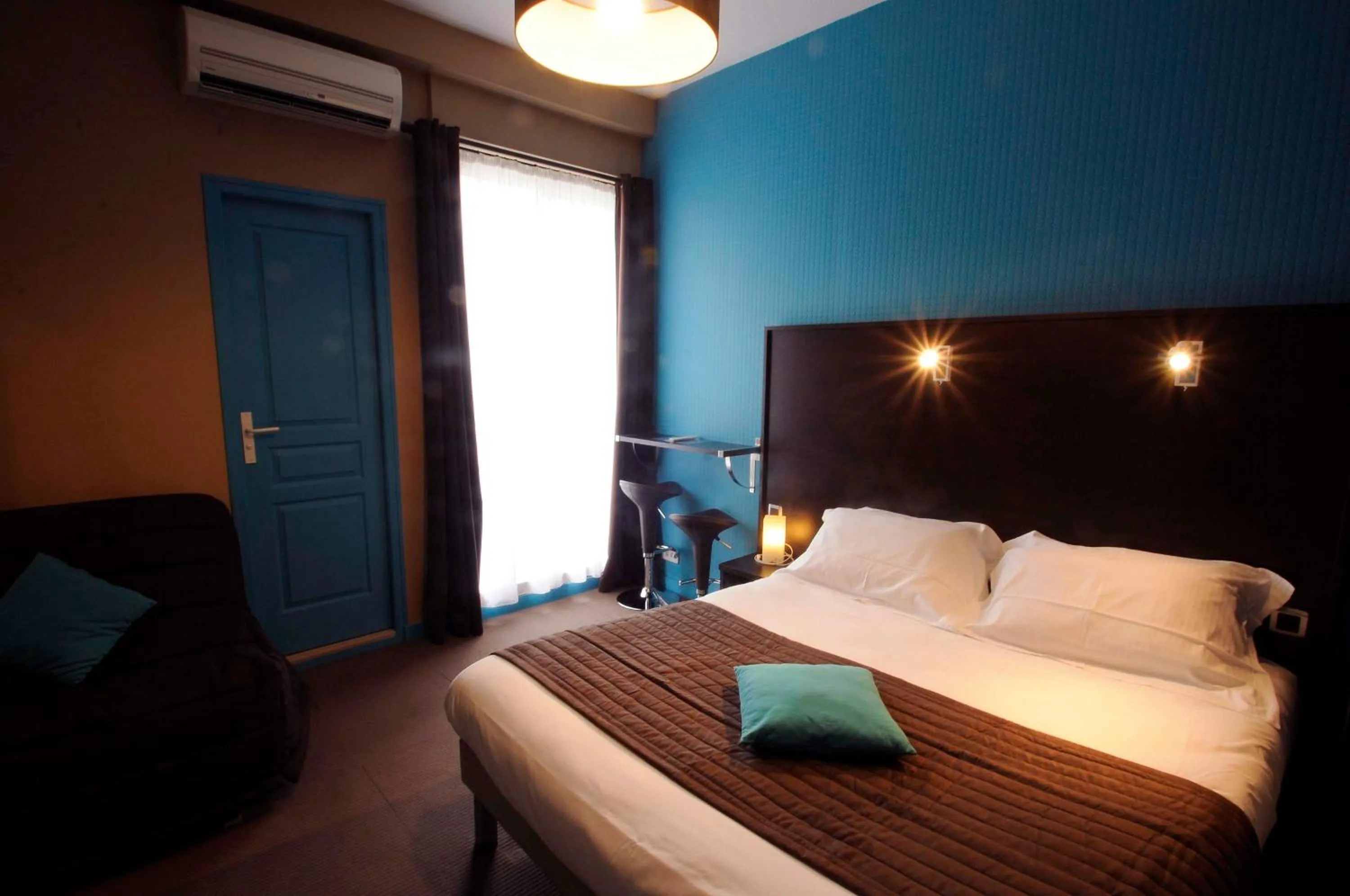 Photo of the whole room, Bed in La Pergola d'Arcachon