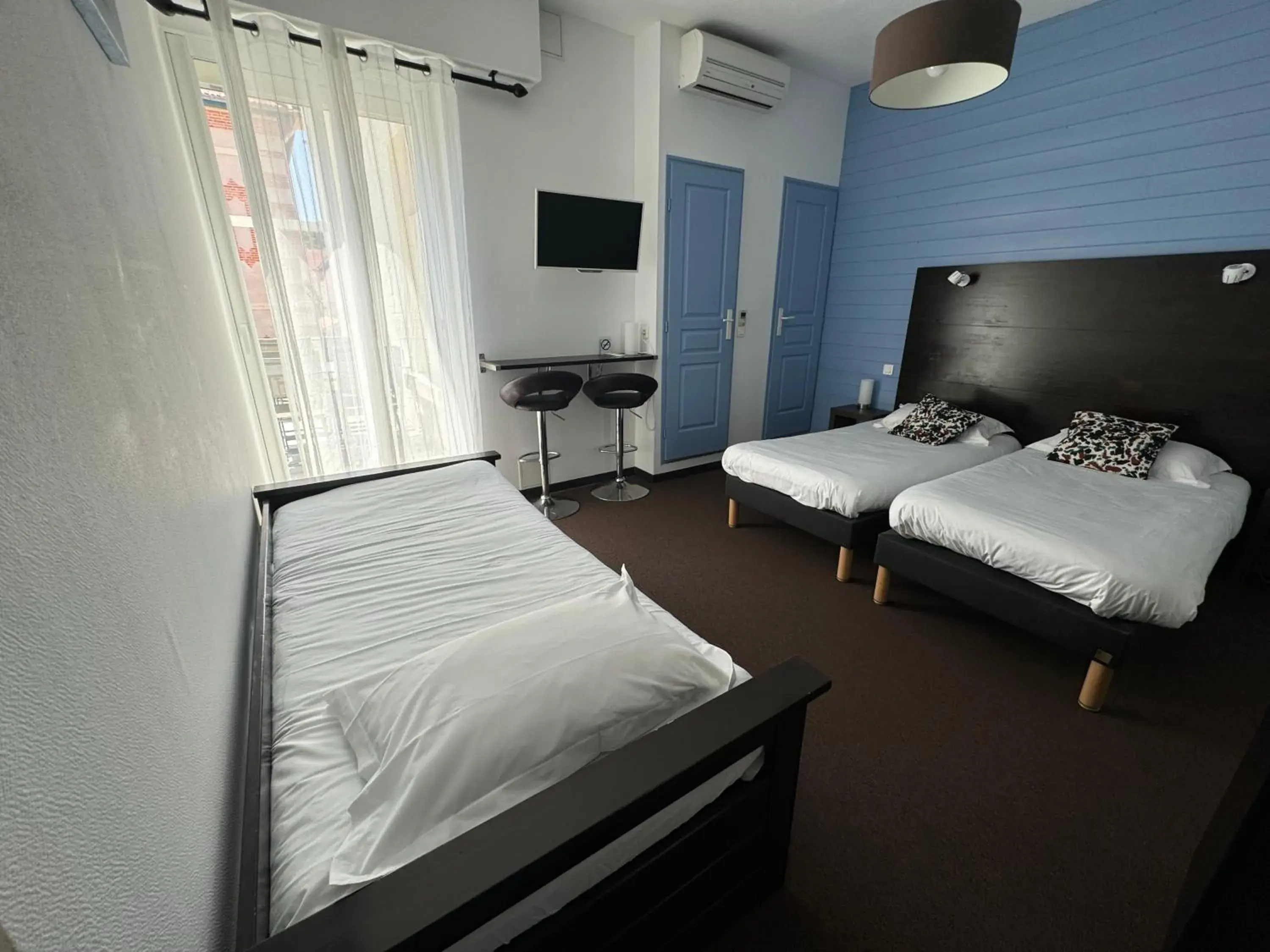 Superior Triple Room (3 single beds) in La Pergola d'Arcachon Superior Triple Room (3 single beds) in La Pergola d'Arcachon