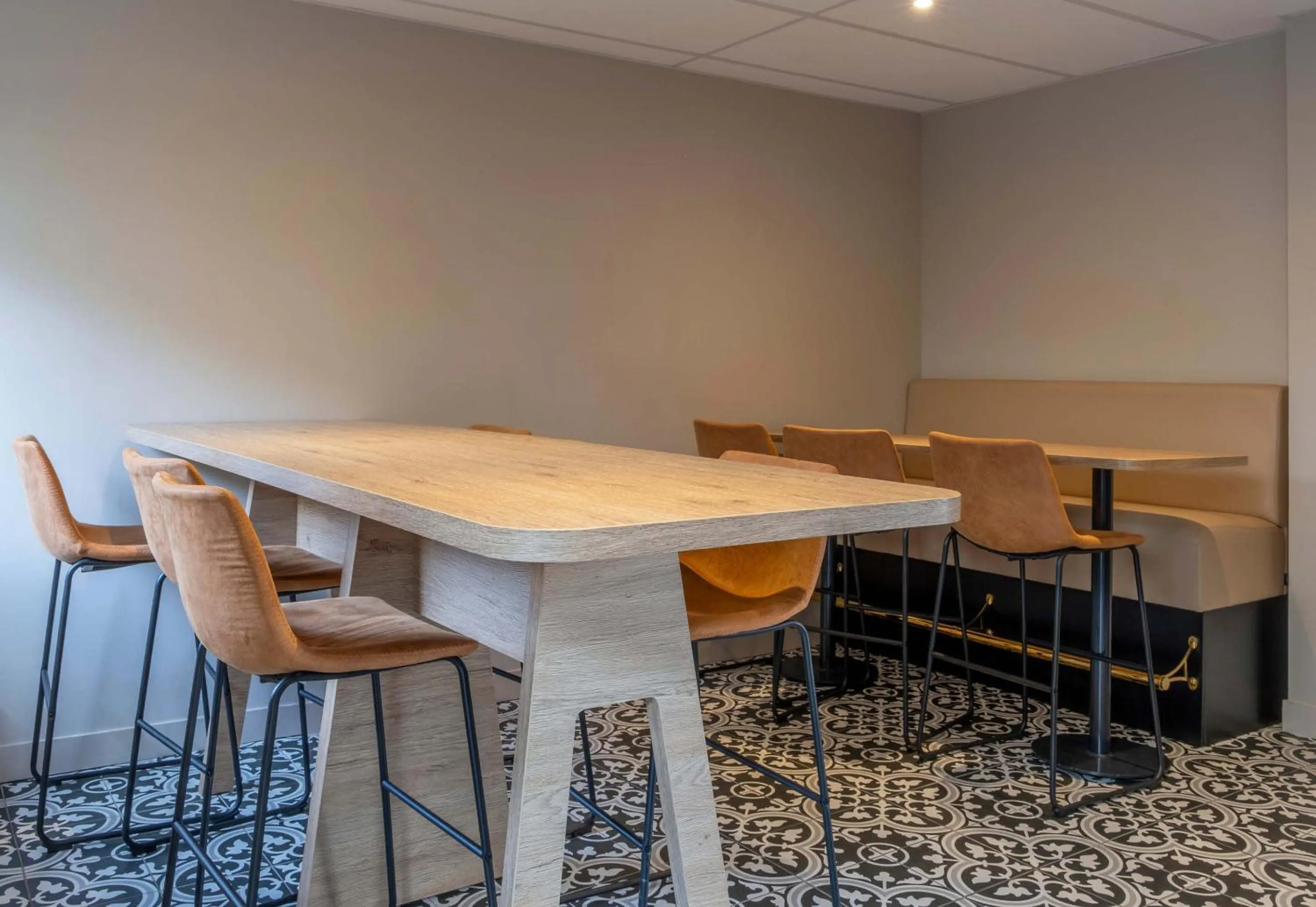 Seating area in B&B HOTEL La Rochelle Centre Les Minimes