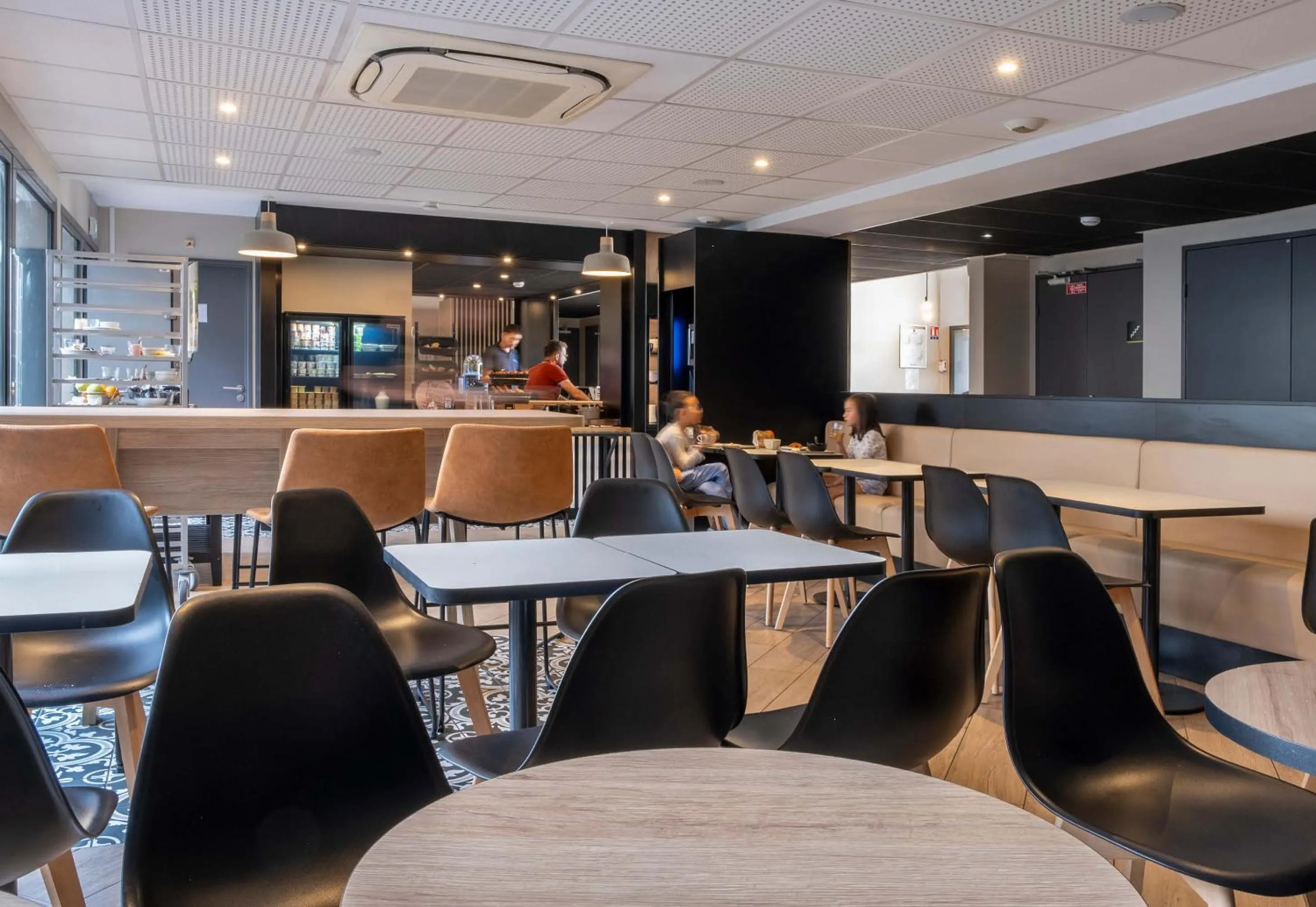 Restaurant/places to eat in B&B HOTEL La Rochelle Centre Les Minimes