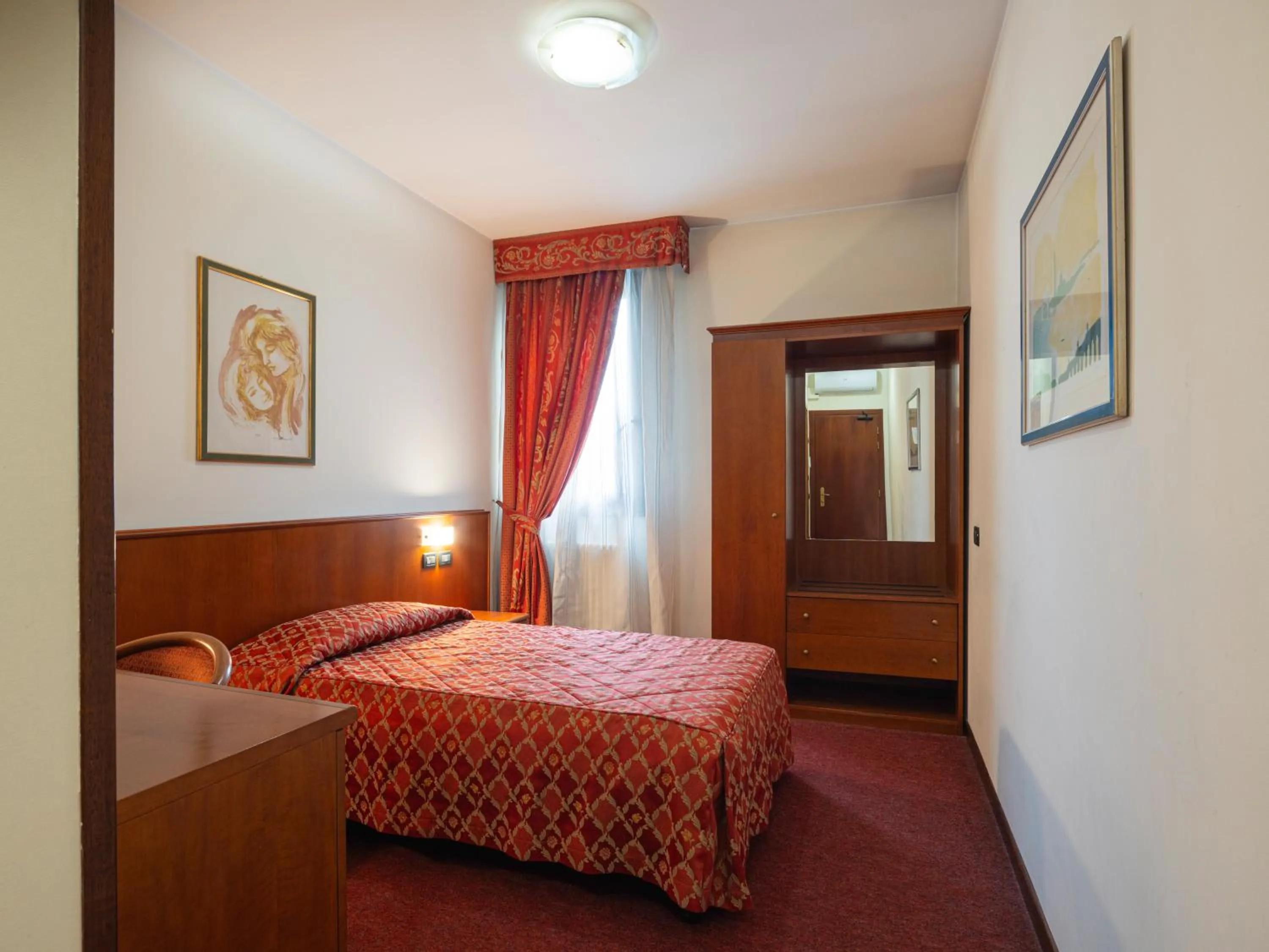 Bed in Hotel Cristallo