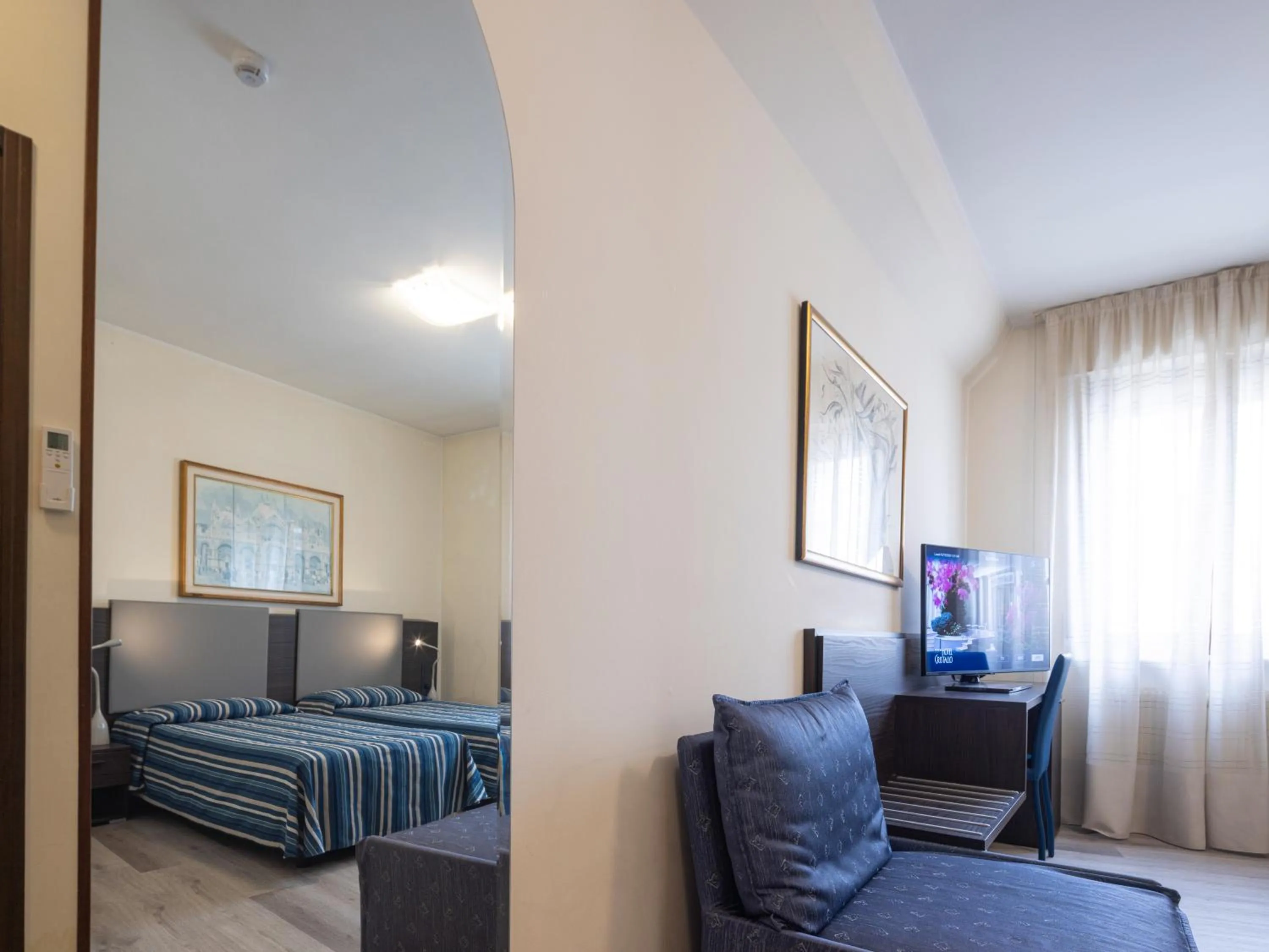 Photo of the whole room, Bed in Hotel Cristallo