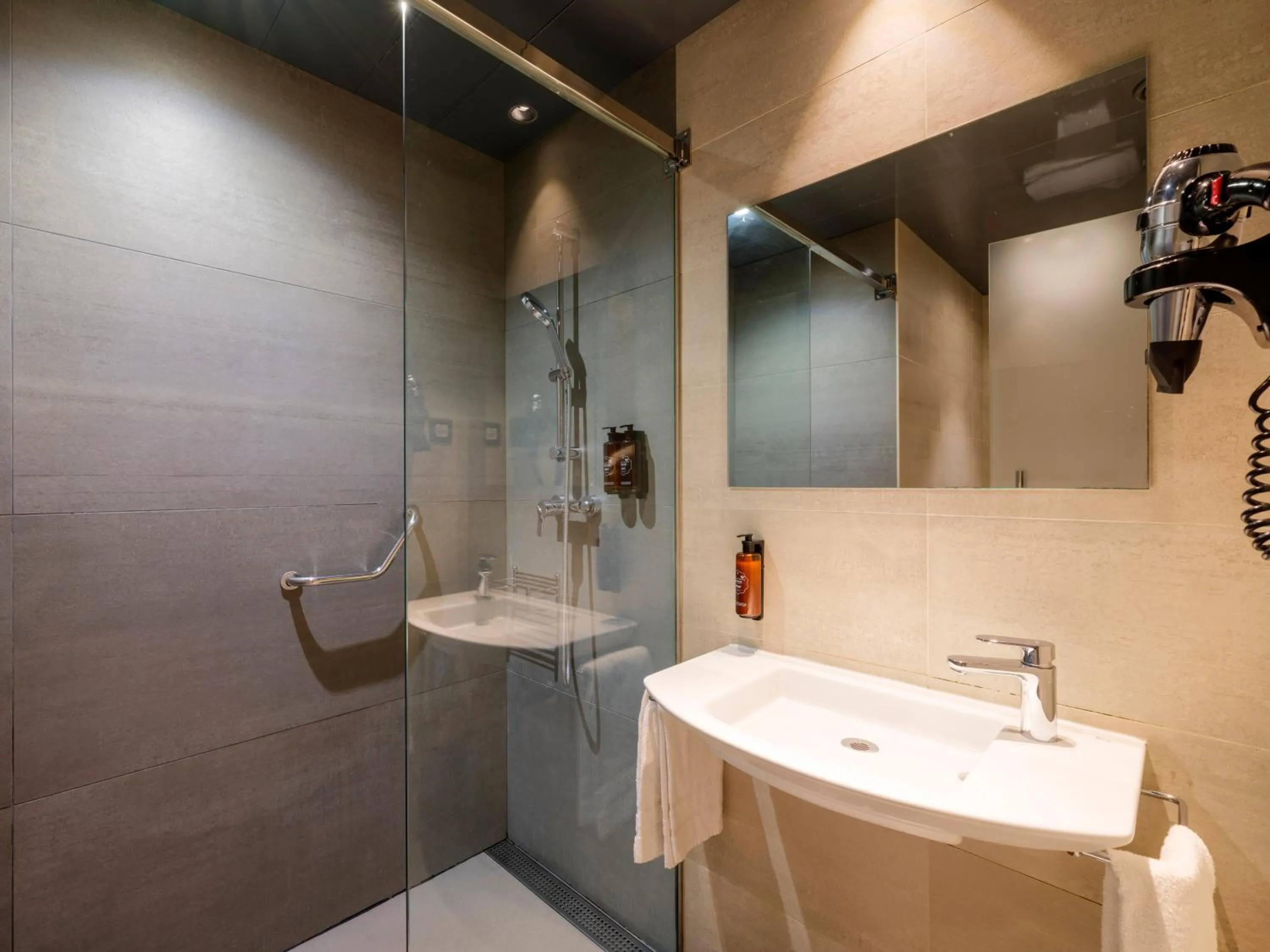 Shower in Barcelona House