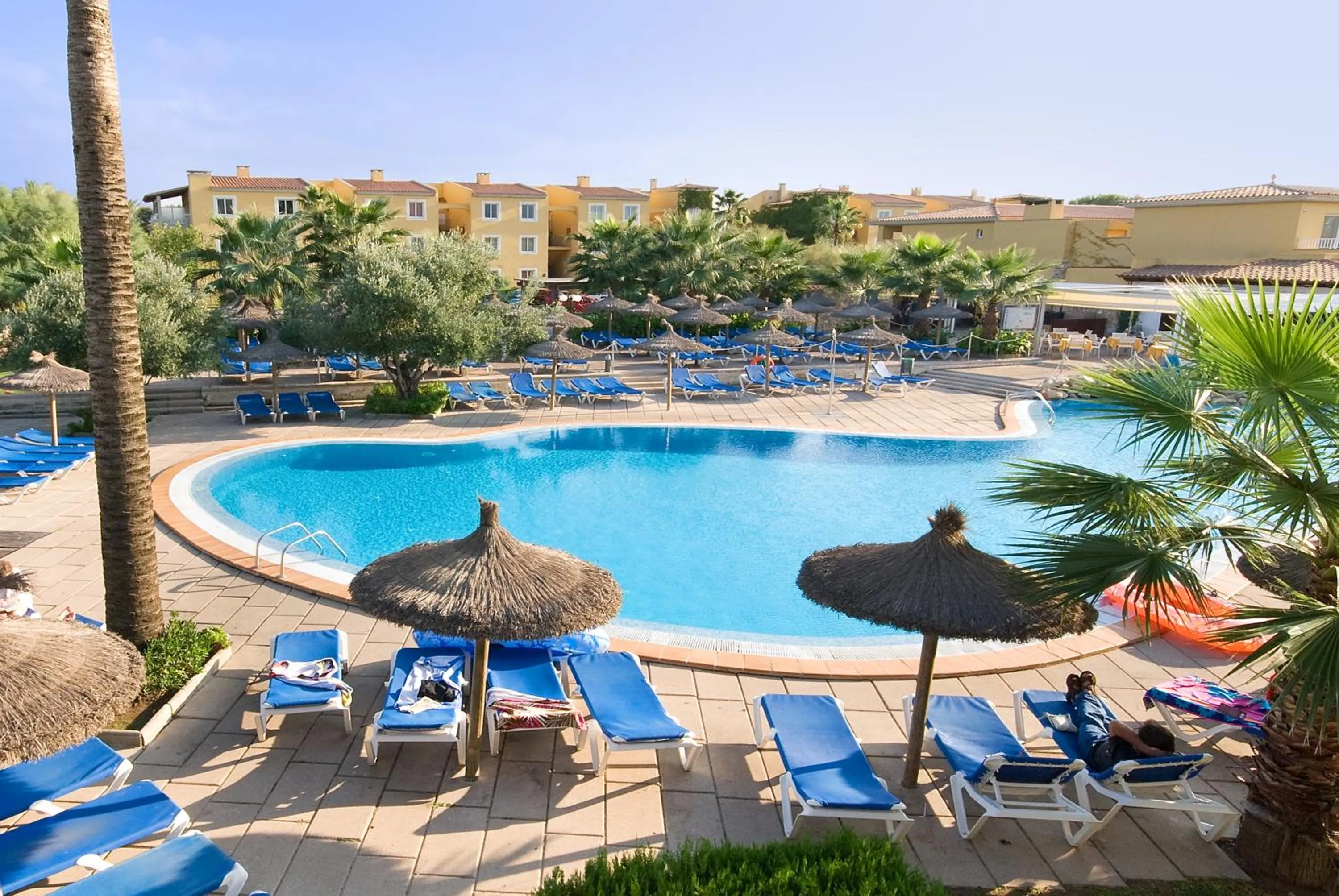 Pool view in Club del Sol Aparthotel