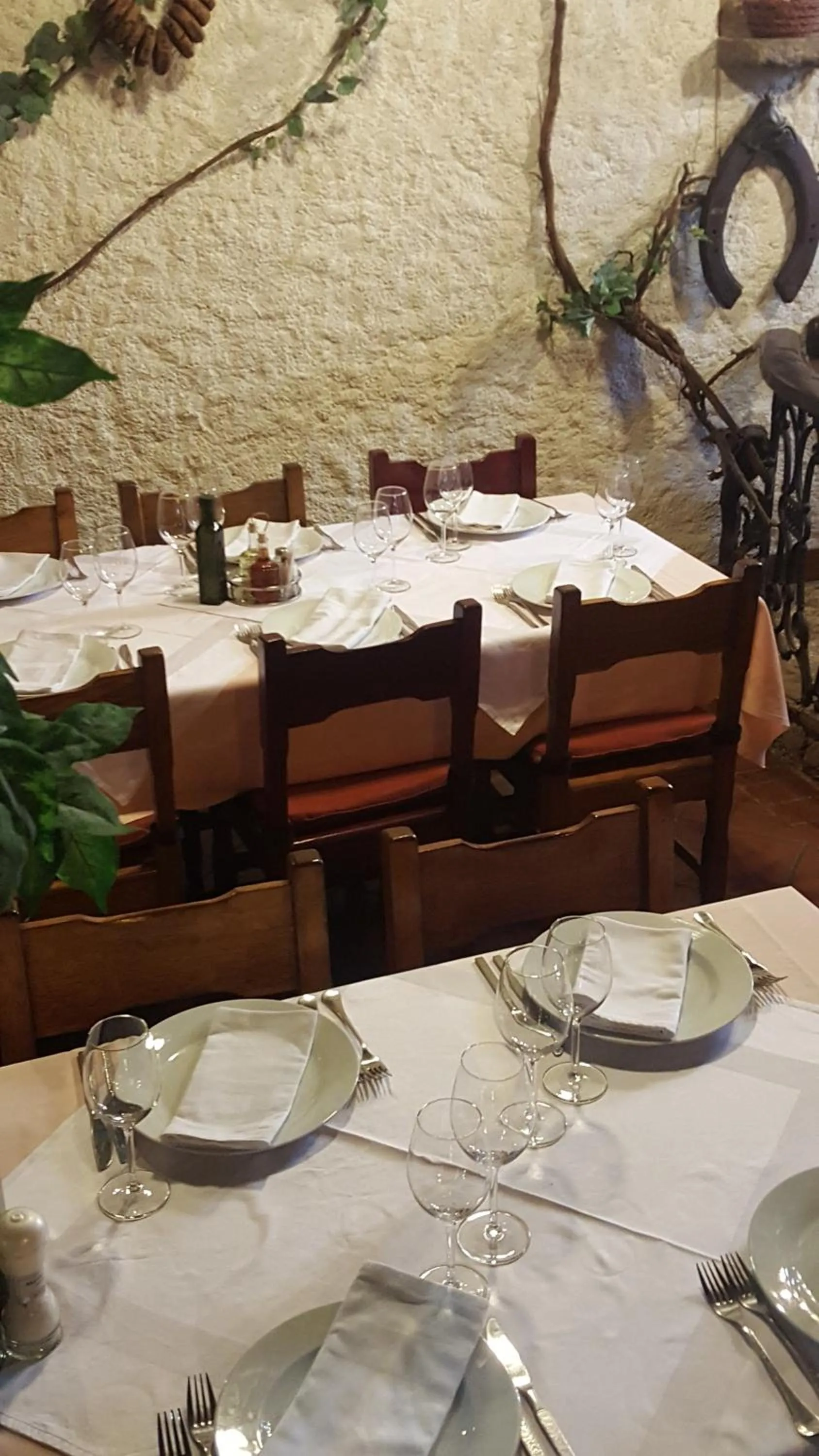 Restaurant/places to eat in Martina Guest house-Rooms