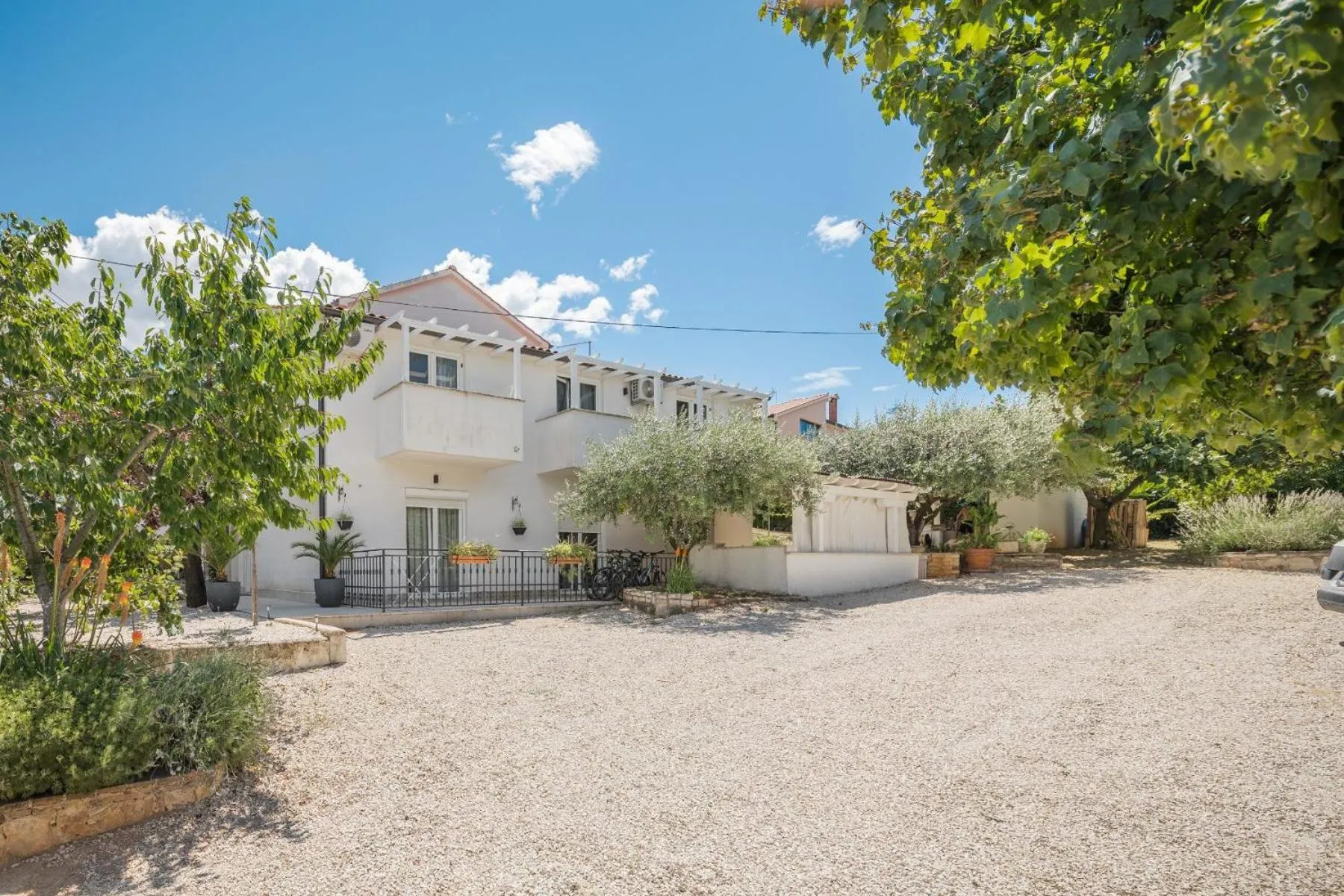 Property building in Martina Guest house-Rooms